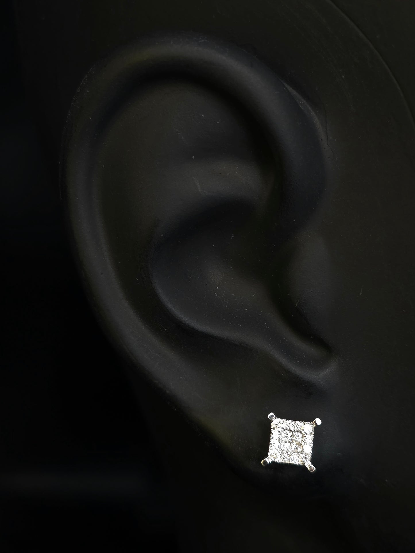 10K WHITE GOLD ROUND DIAMOND EARRINGS