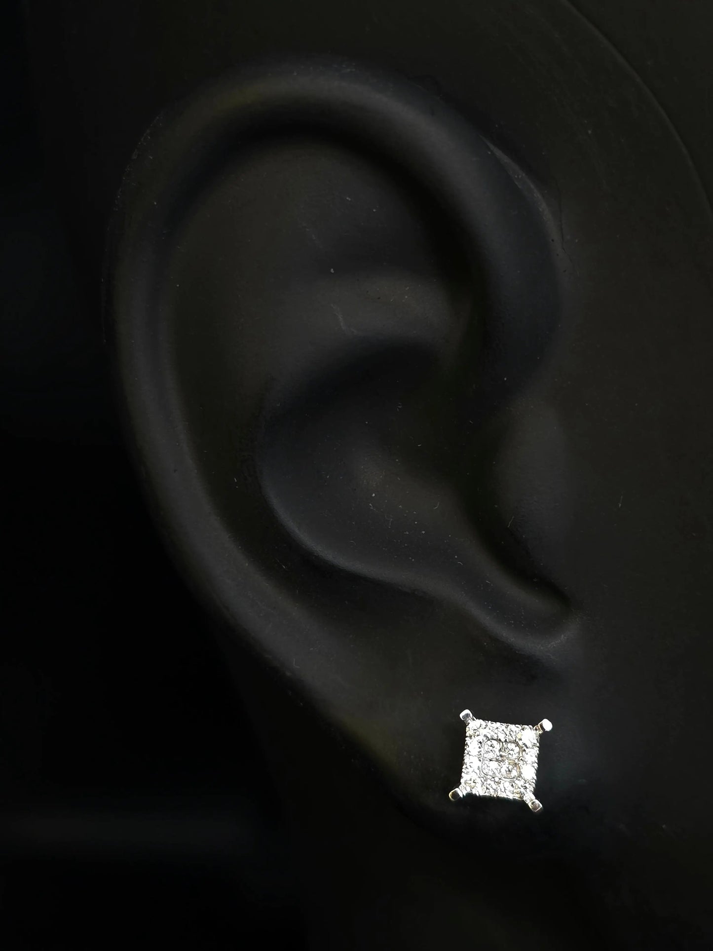 10K WHITE GOLD ROUND DIAMOND EARRINGS Angelica Jewellers