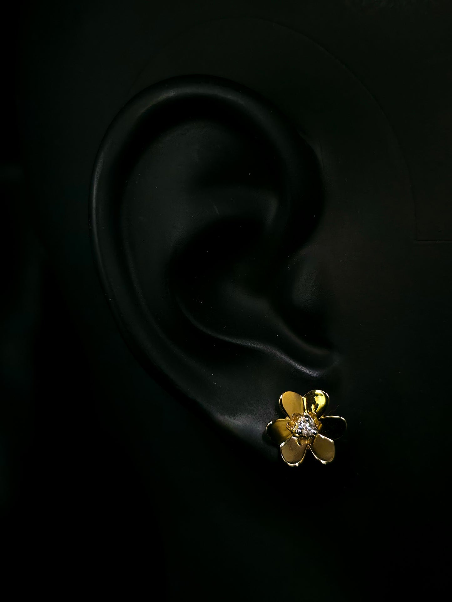 14kt YELLOW GOLD ELEGANT FLORAL DIAMOND EARRINGS