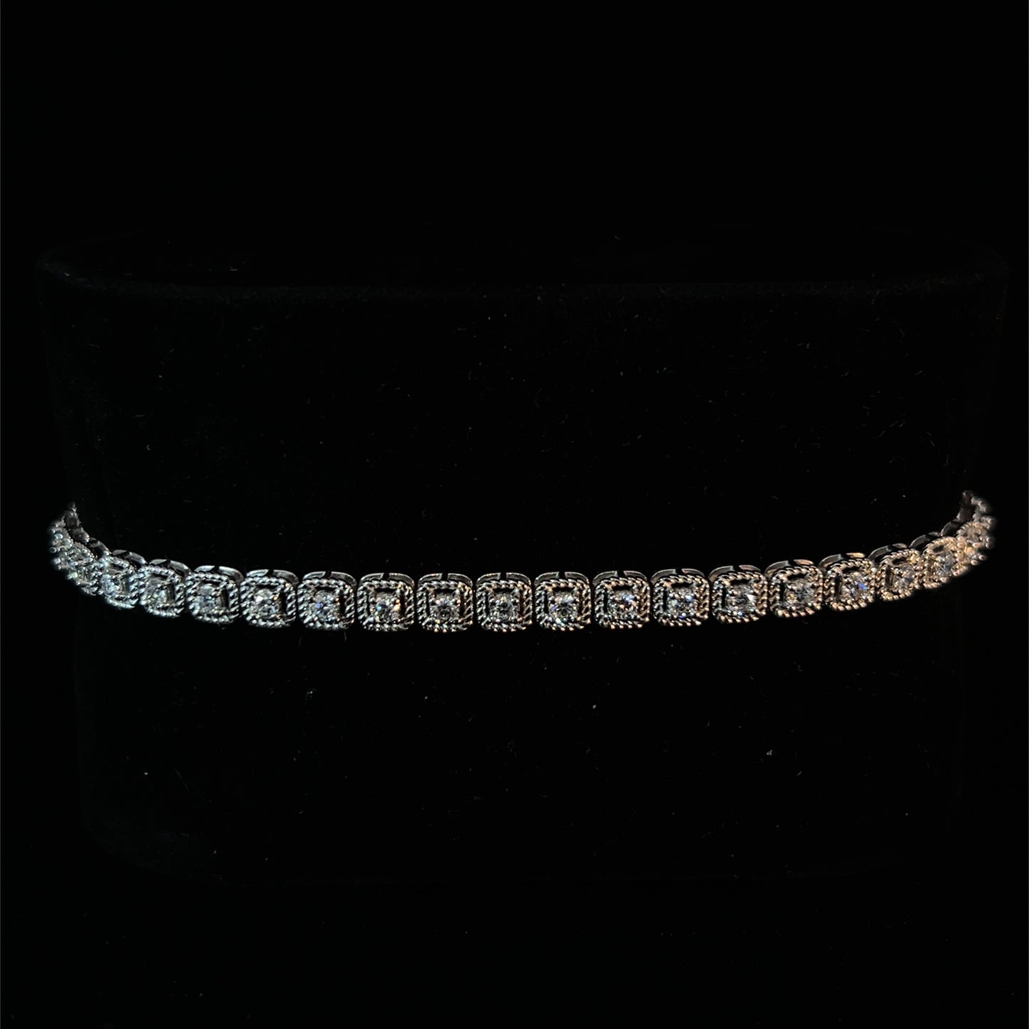 PULSERA DE TENIS CON DIAMANTES VVS F+ DE 4 MM EN ORO BLANCO DE 14 K