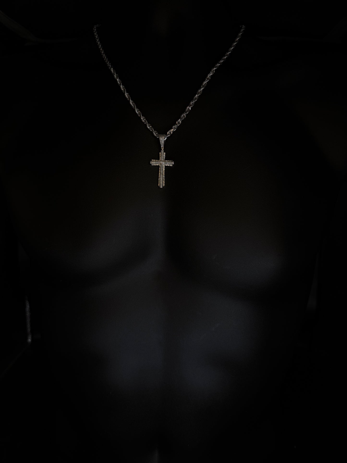 10K WHITE GOLD DIAMOND CROSS PENDANT