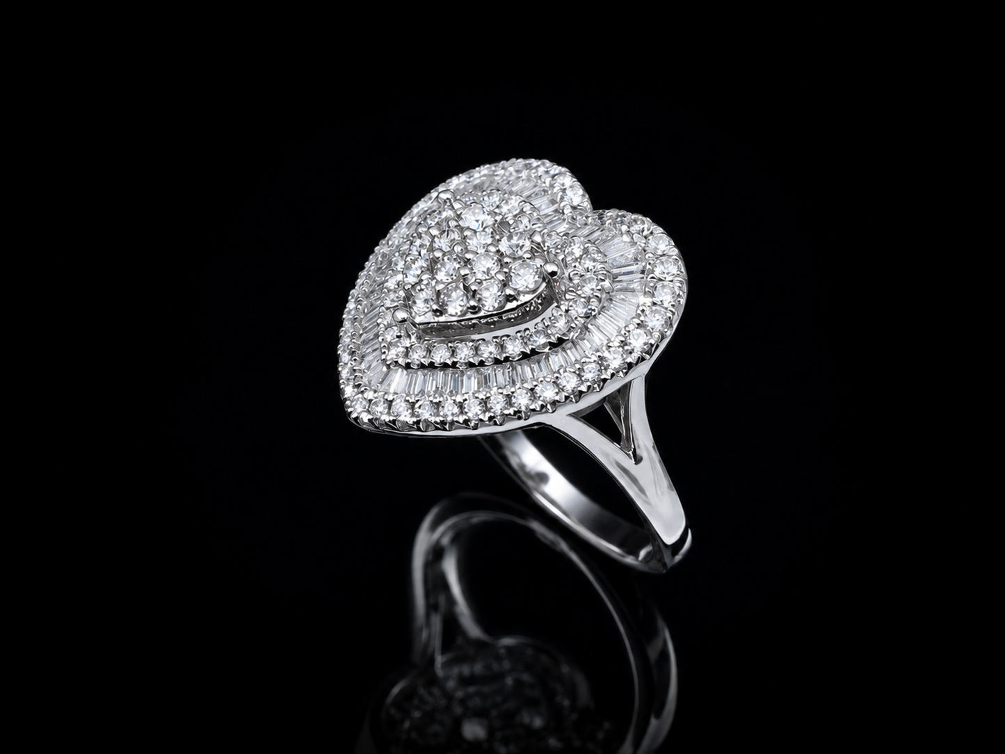 18K White Gold Heart Diamond Ring