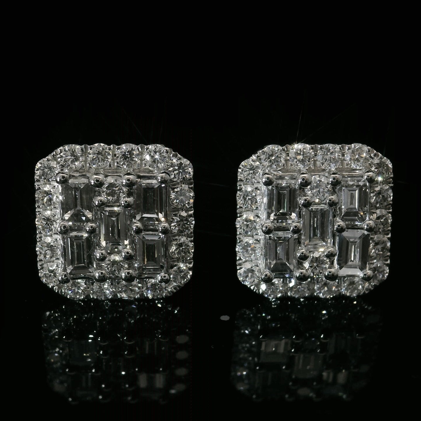 PENDIENTES DE ORO BLANCO DE 14 K CON DIAMANTES REDONDOS DE TAMAÑO BAGUETTE Y VVS F+