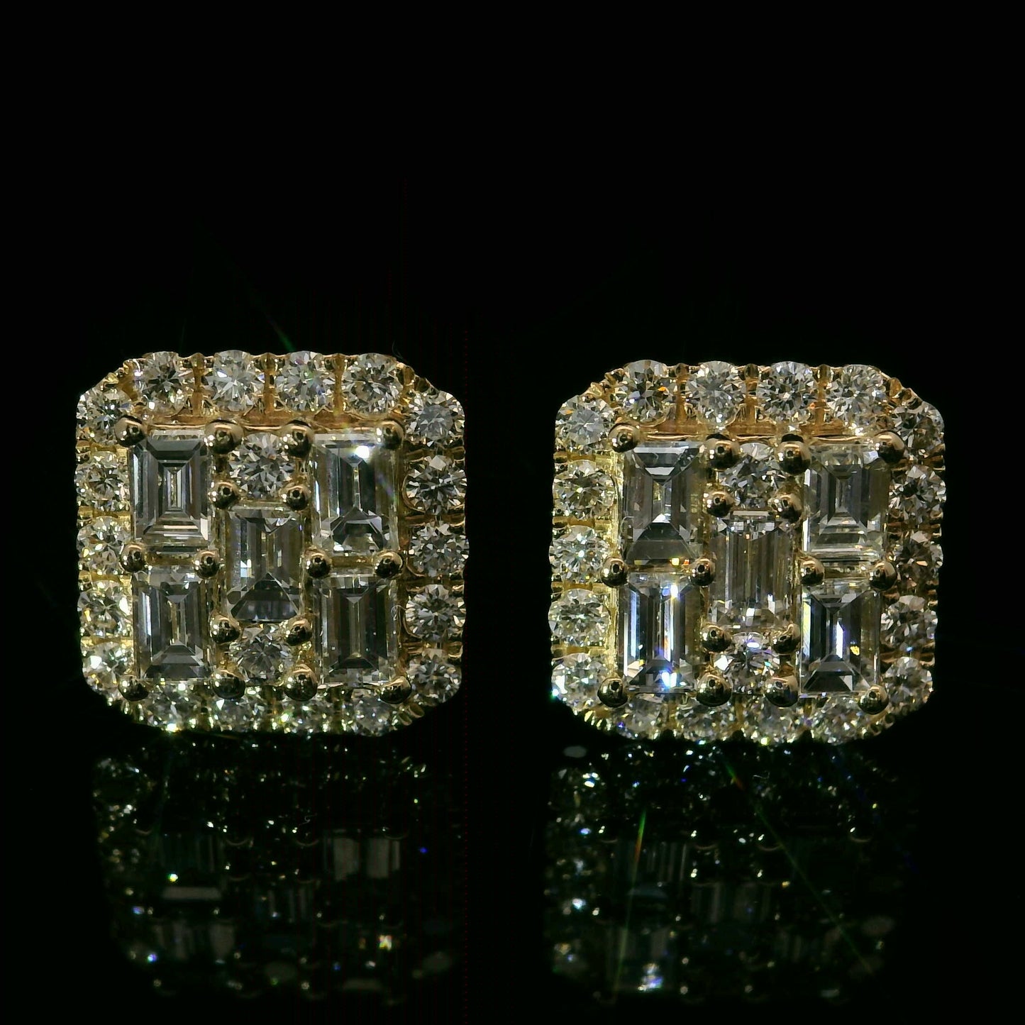 PENDIENTES DE ORO AMARILLO DE 14 K CON DIAMANTES REDONDOS DE TAMAÑO BAGUETTE Y VVS F+