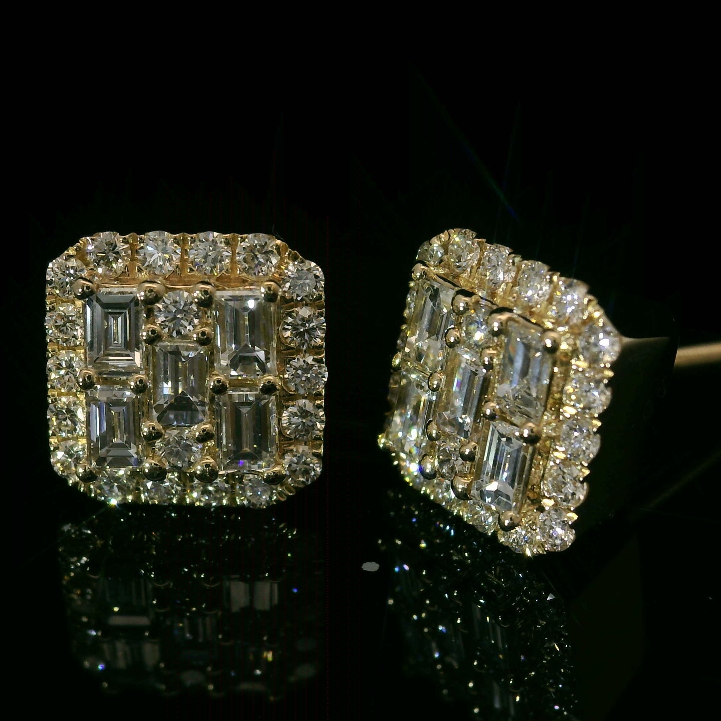 PENDIENTES DE ORO AMARILLO DE 14 K CON DIAMANTES REDONDOS DE TAMAÑO BAGUETTE Y VVS F+