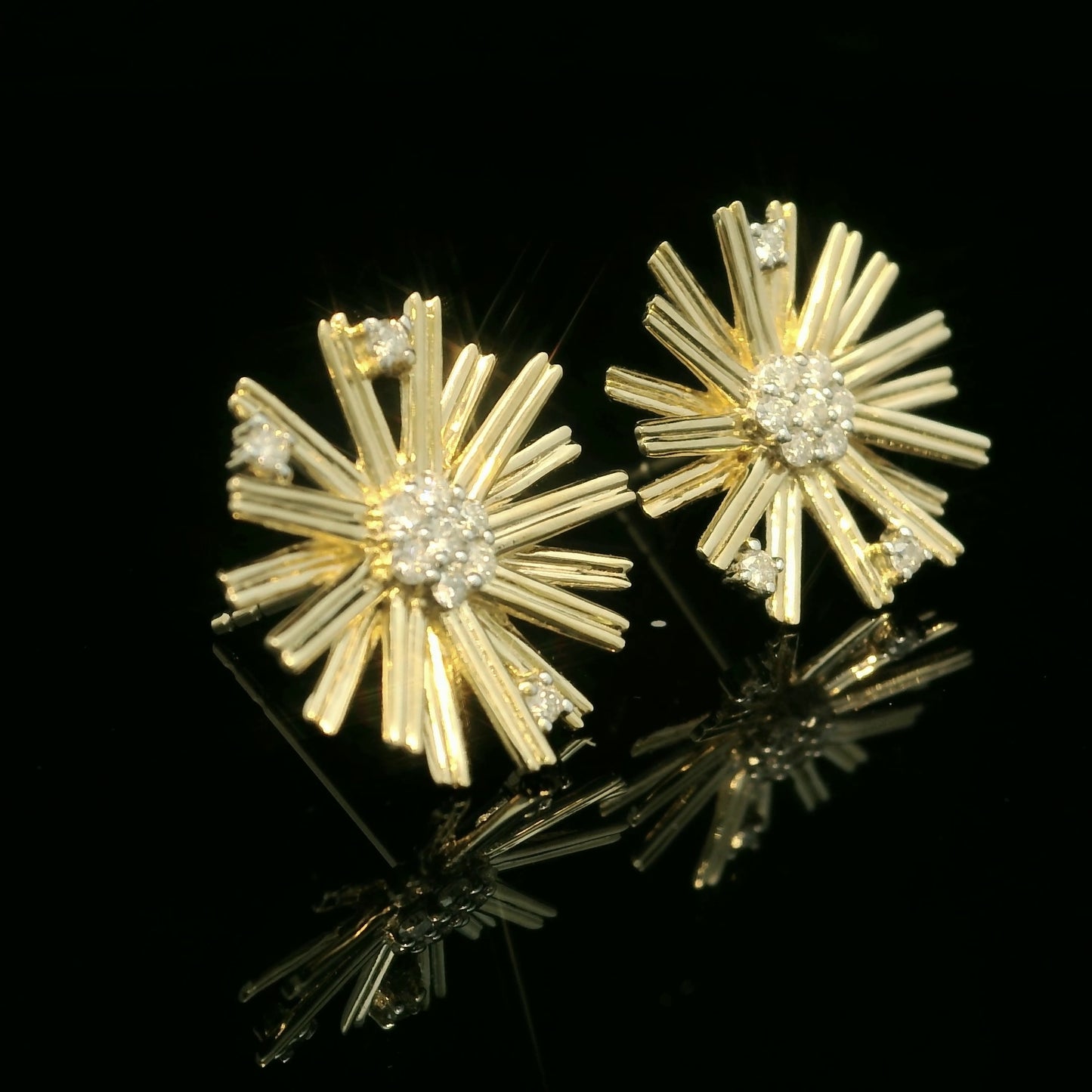 14KT YELLOW GOLD RADIANT STARBUST DIAMOND EARRINGS