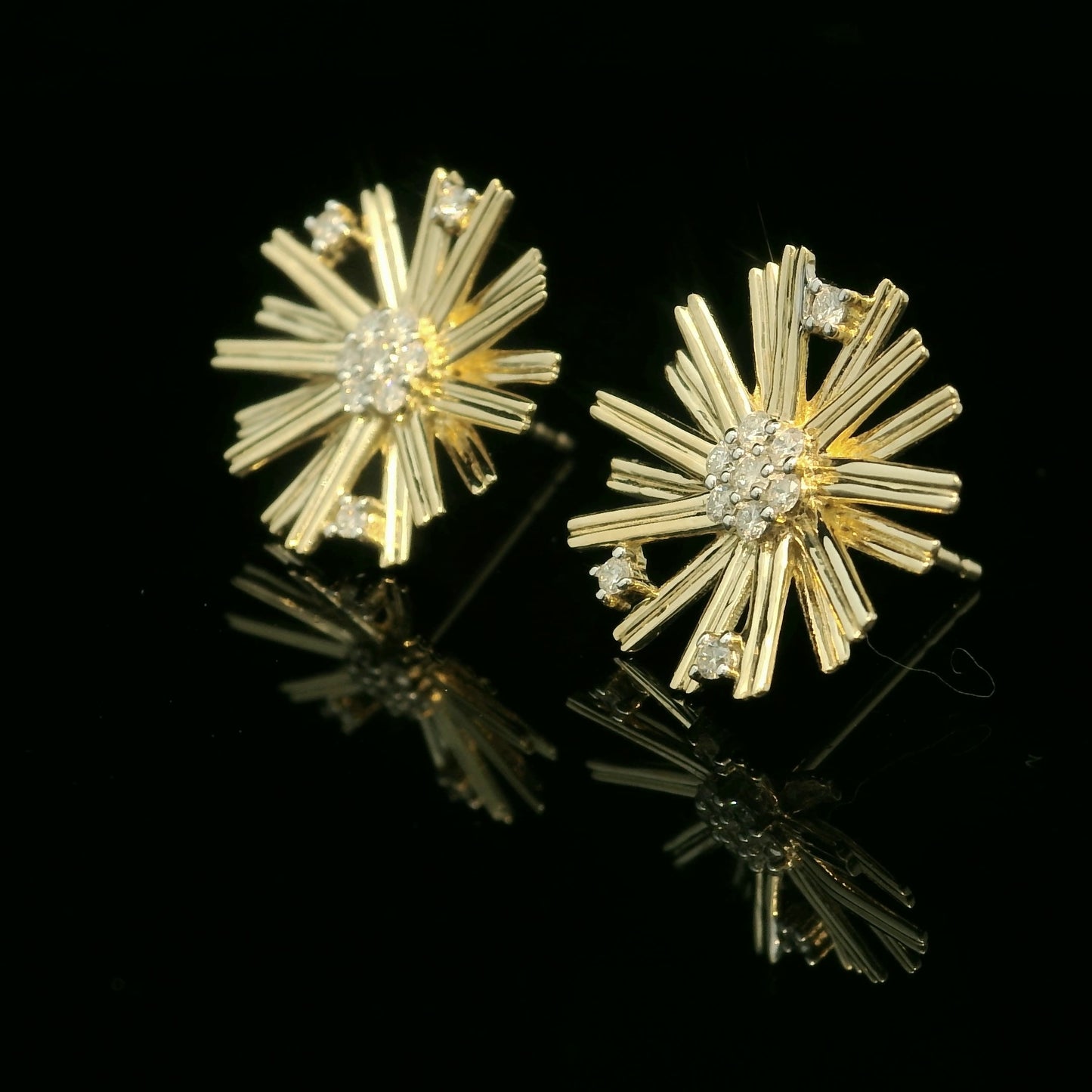 14KT YELLOW GOLD RADIANT STARBUST DIAMOND EARRINGS