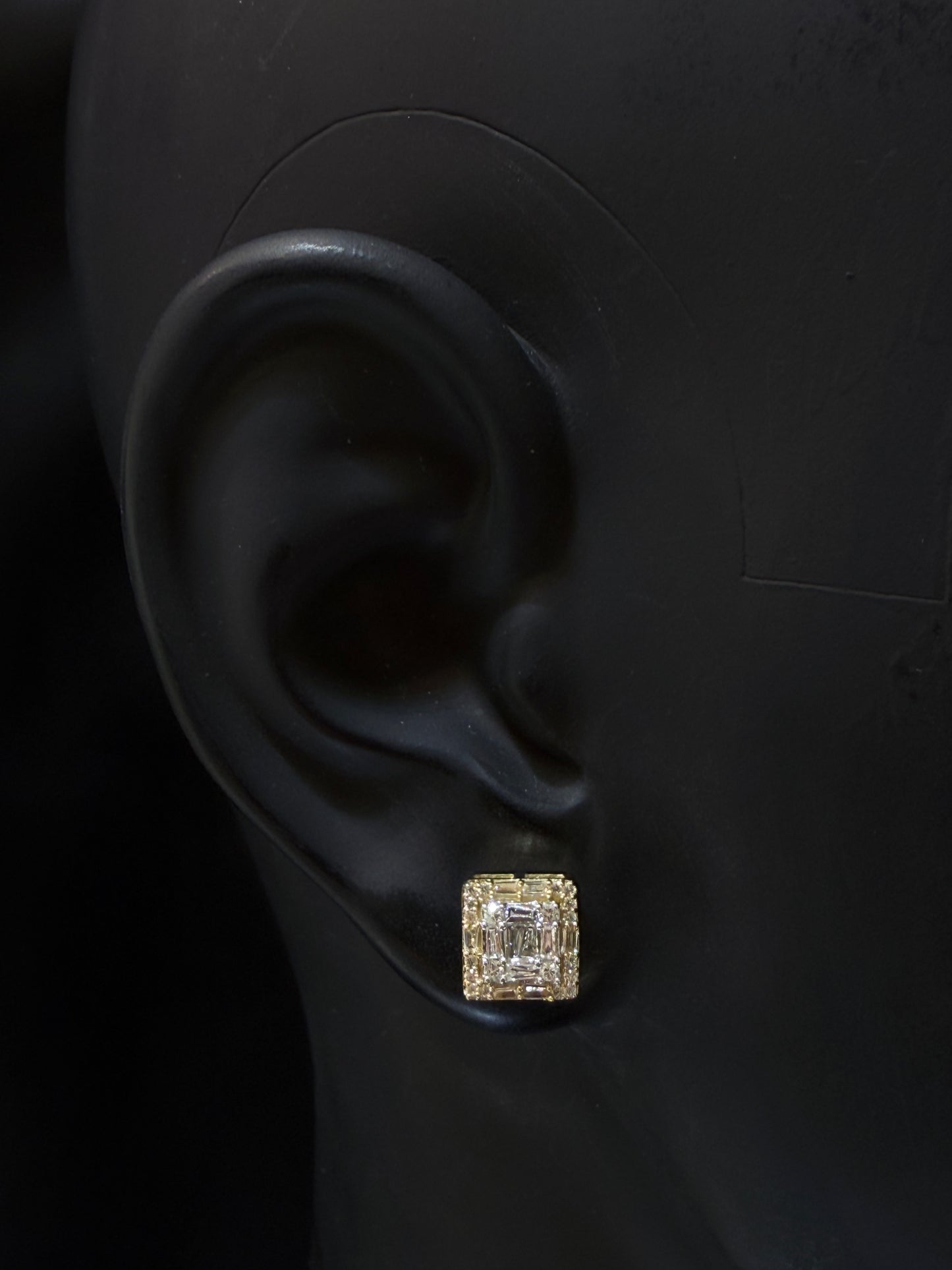 10K YELLOW GOLD BAGUETTE AND ROUND DIAMOND EARRINGS