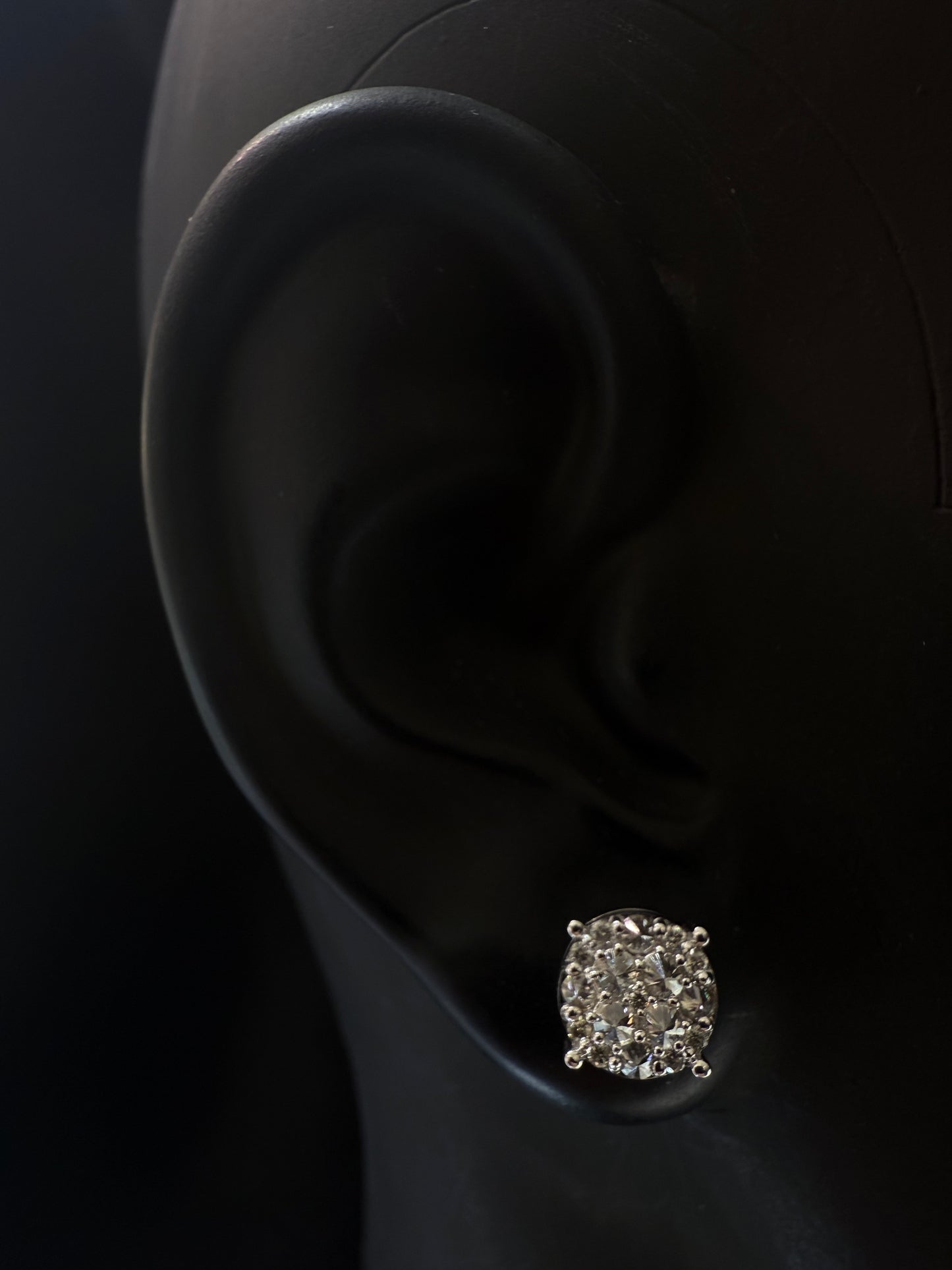 10K WHITE GOLD SPIKE SETTING DIAMOND EARRINGS