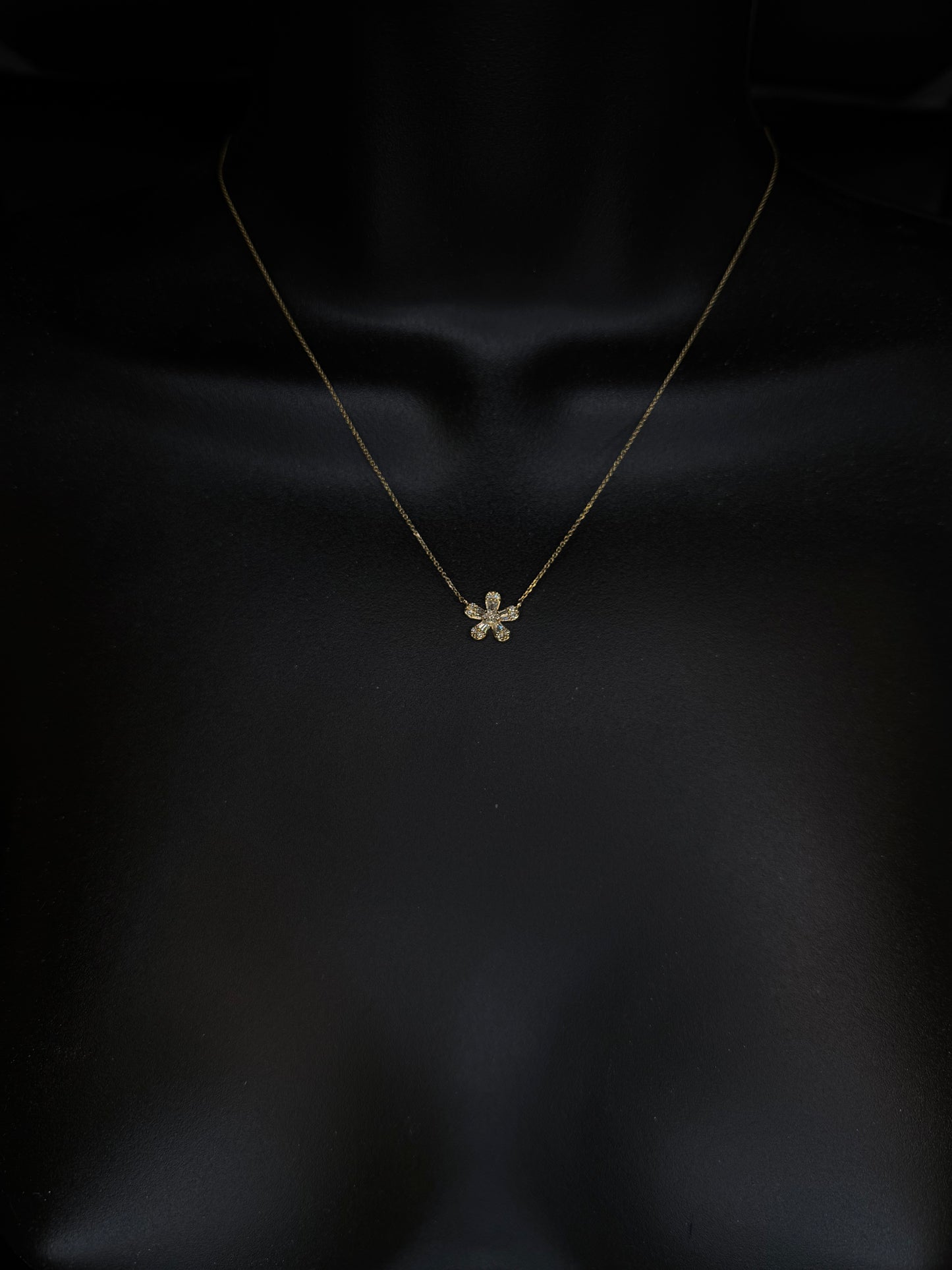 14K yellow gold Elegant Floral diamond Pendant Necklace