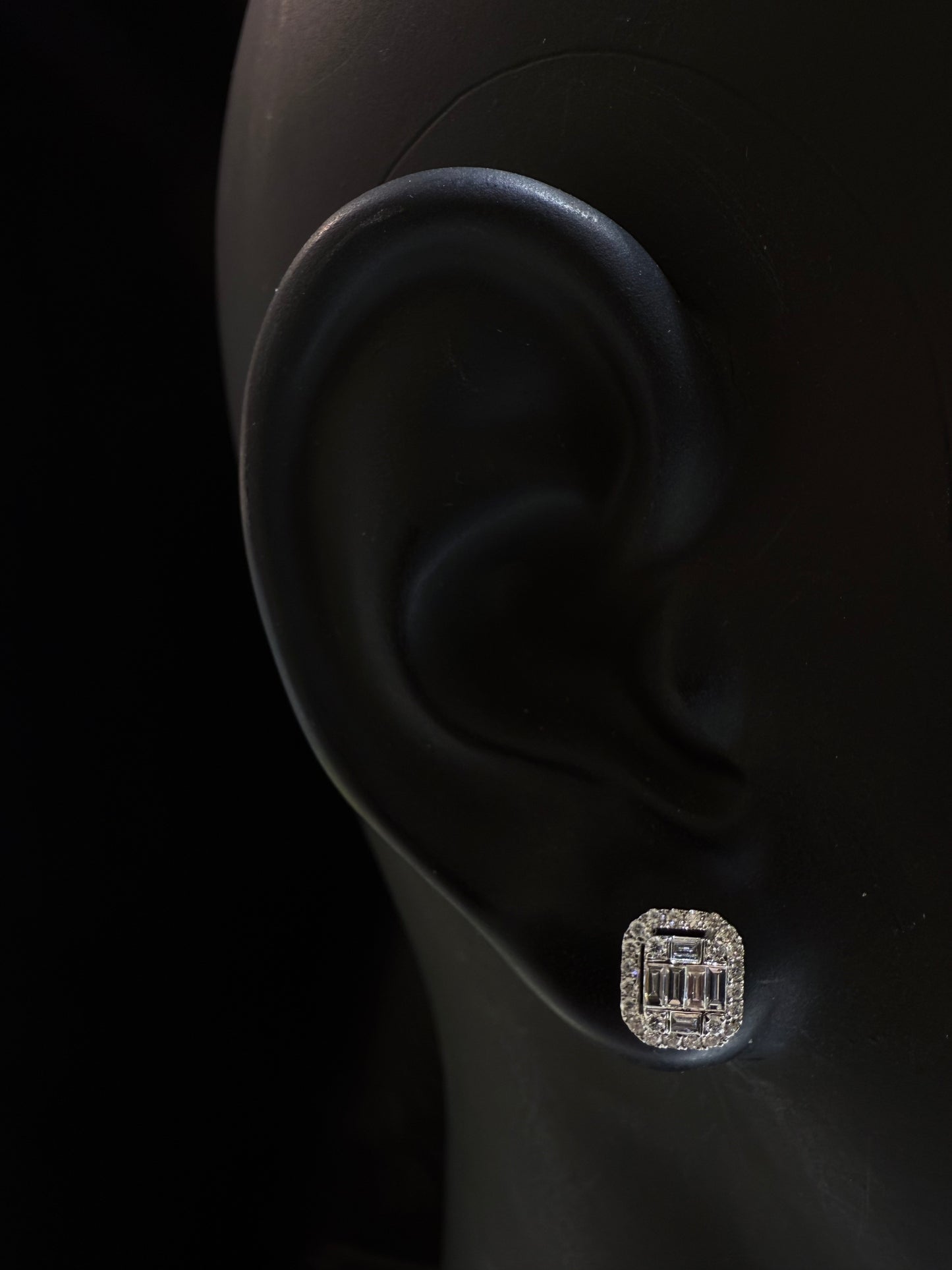 18K WHITE GOLD DIAMOND EARRINGS