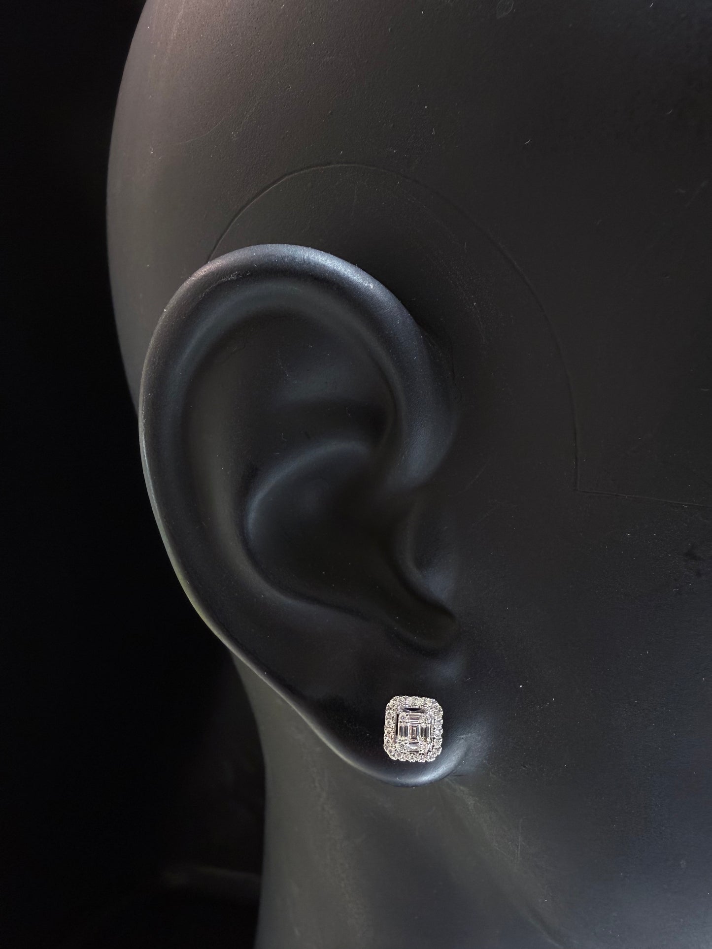 18K WHITE GOLD DIAMOND EARRINGS