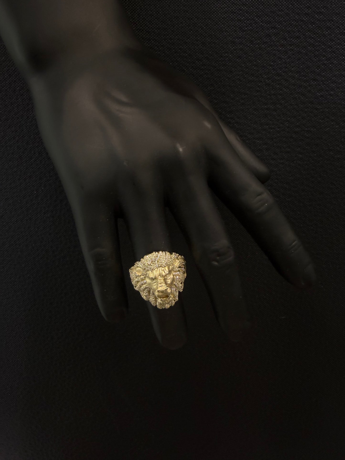 10K YELLOW GOLD & DIAMONDS MAJESTIC LION HEAD RING