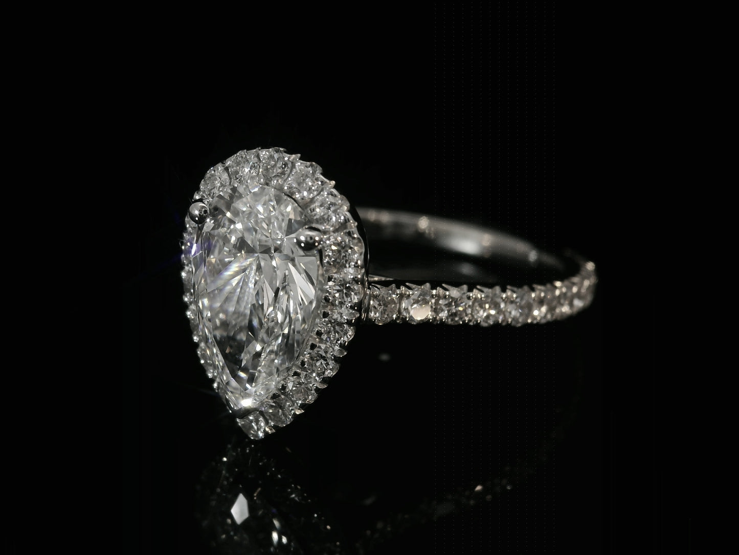 BAGUE DE FIANÇAILLES EN OR BLANC 14K FORME POIRE 2,15 CT