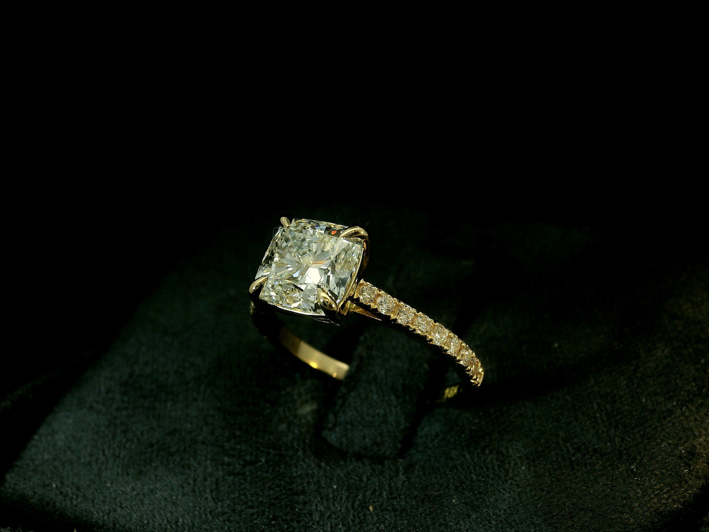 18K YELLOW GOLD LAB DIAMOND CUSHION CUT ENGAGEMENT RING 2.32CT