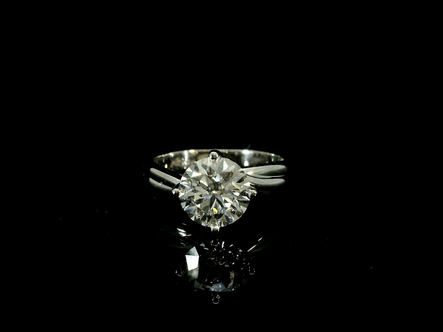 18K WHITE GOLD LAB ROUND CUT ENGAGEMENT RING 2.00CT