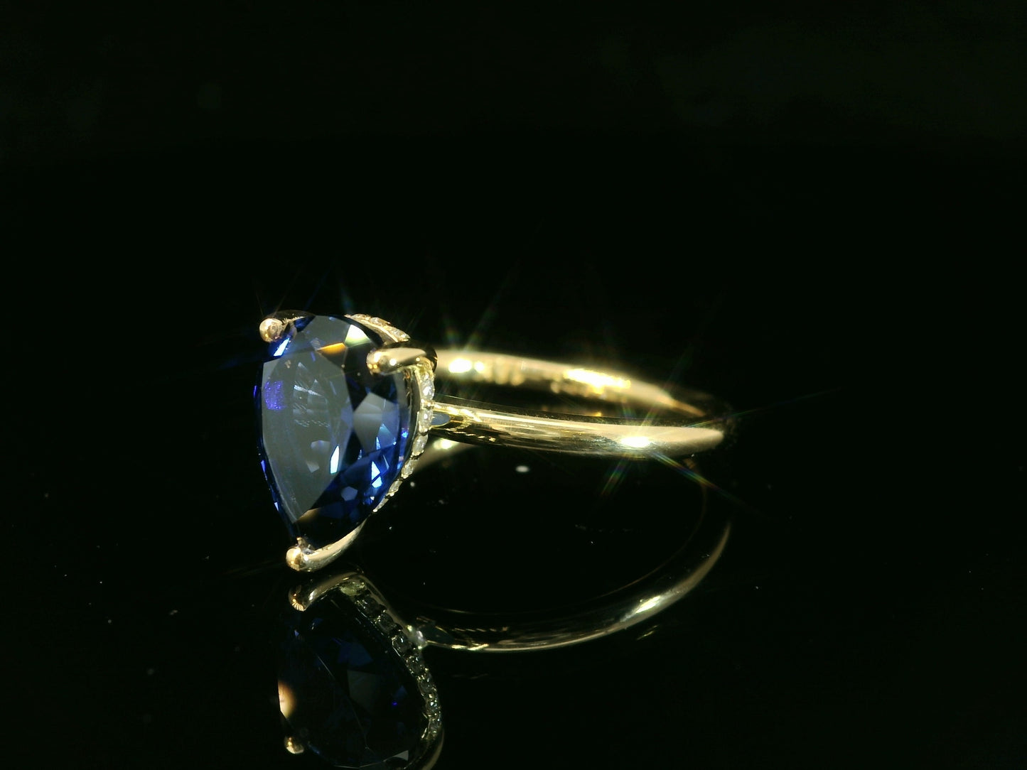 18K YELLOW GOLD LAB BLUE SAPPHIRE PEAR SHAPE & LAB DIAMONDS RING