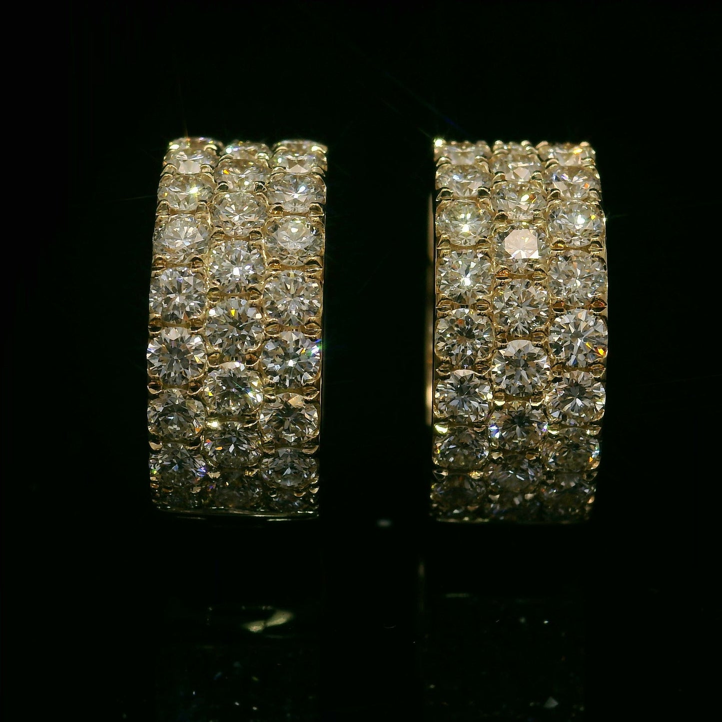 PENDIENTES DE ARO CON DIAMANTES EN ORO AMARILLO DE 14 K