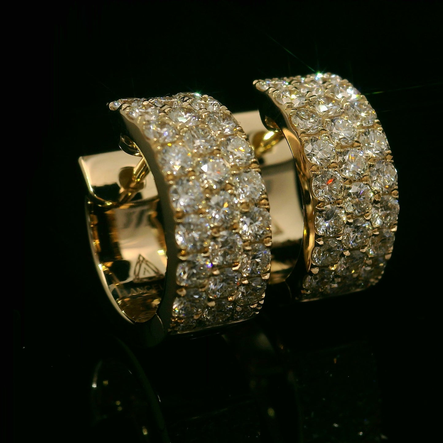PENDIENTES DE ARO CON DIAMANTES EN ORO AMARILLO DE 14 K