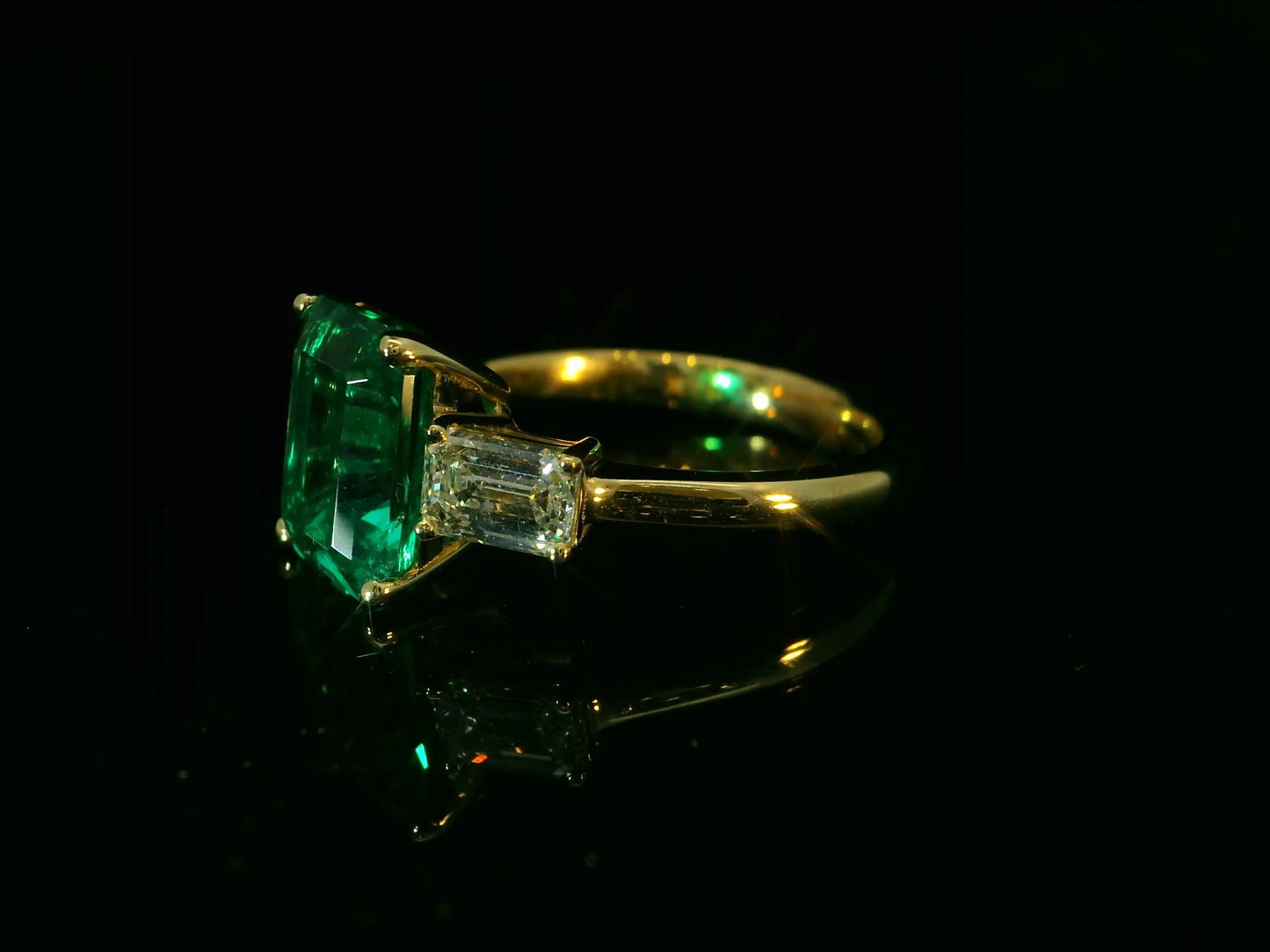 18K YELLOW GOLD LAB GREEN EMERALD EMERALD CUT RING 4.10CT Angelica Jewellers