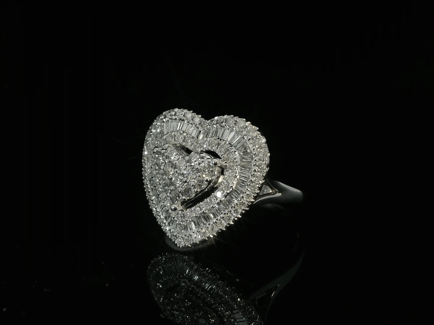 18K WHITE GOLD HEART SHAPED NATURAL DIAMOND RING Angelica Jewellers