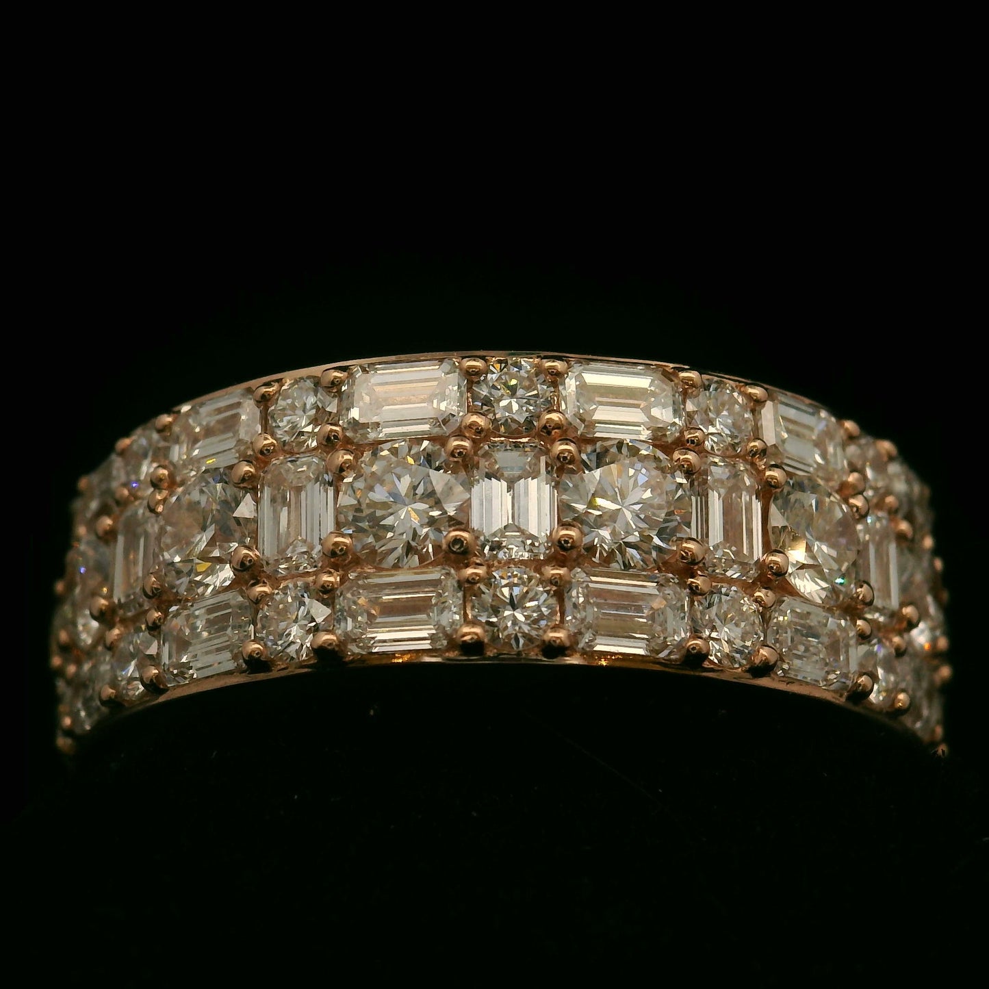 BANDA DE ORO ROSA DE 10 K CON 6,38 CT DE DIAMANTES EN VVS F+