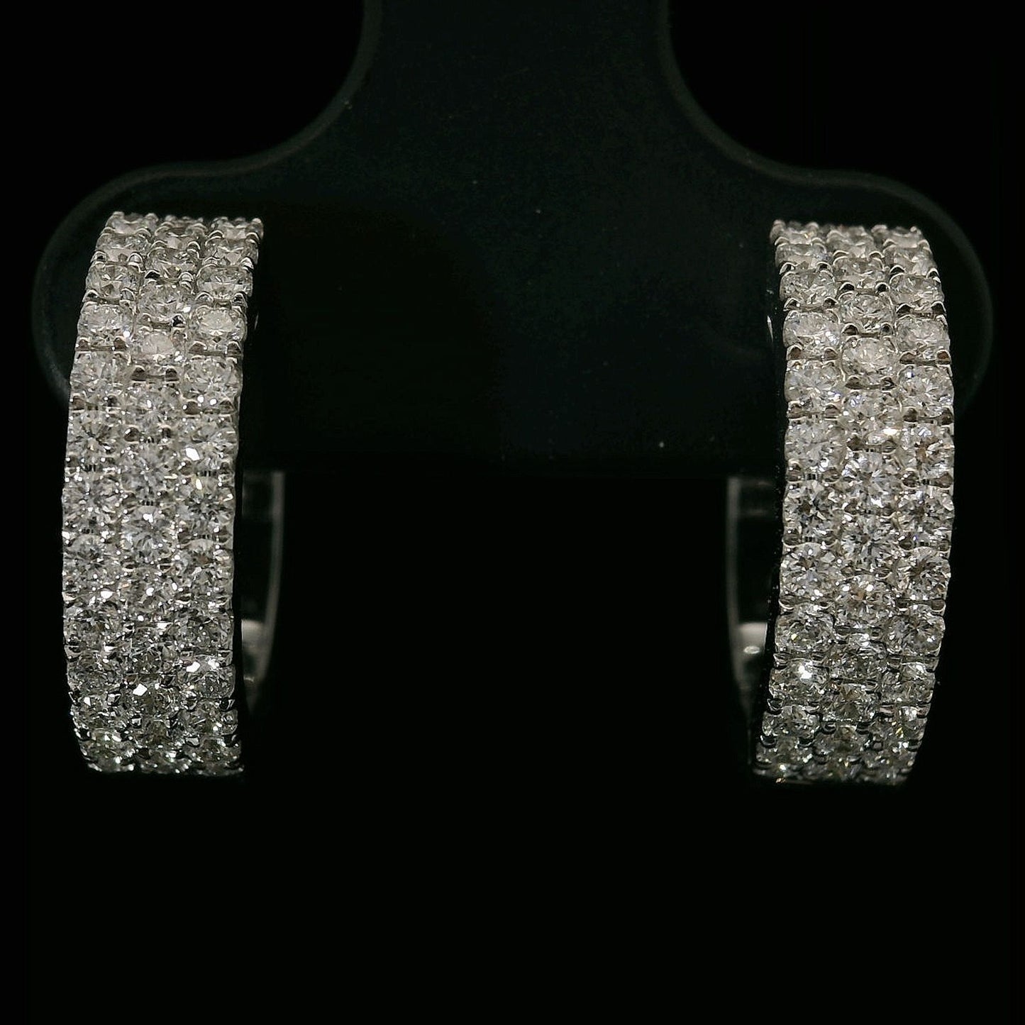 BOUCLES D'OREILLES CRÉOLES EN OR BLANC 14K ET DIAMANTS DE 4MM