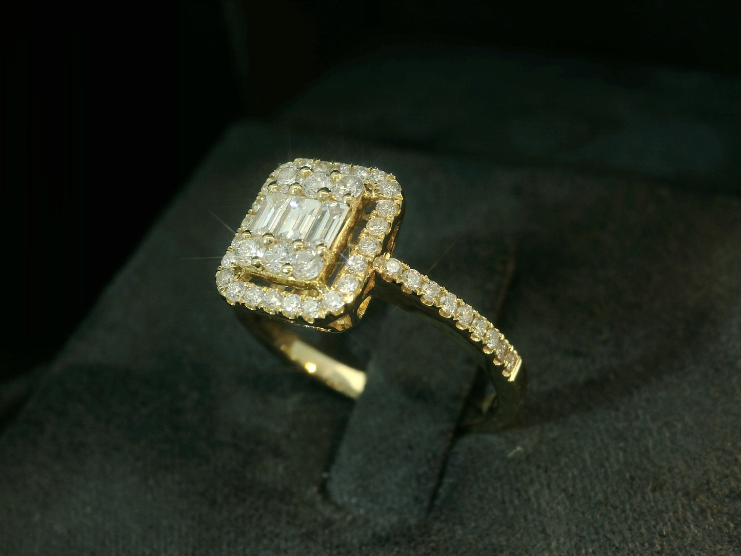 18K YELLOW GOLD NATURAL DIAMOND RING 0.65CT