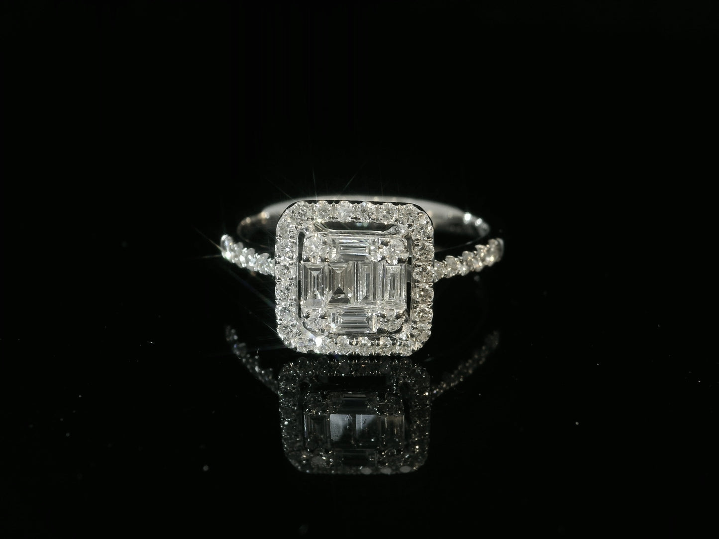 18K WHITE GOLD NATURAL DIAMOND RING 0.57CT