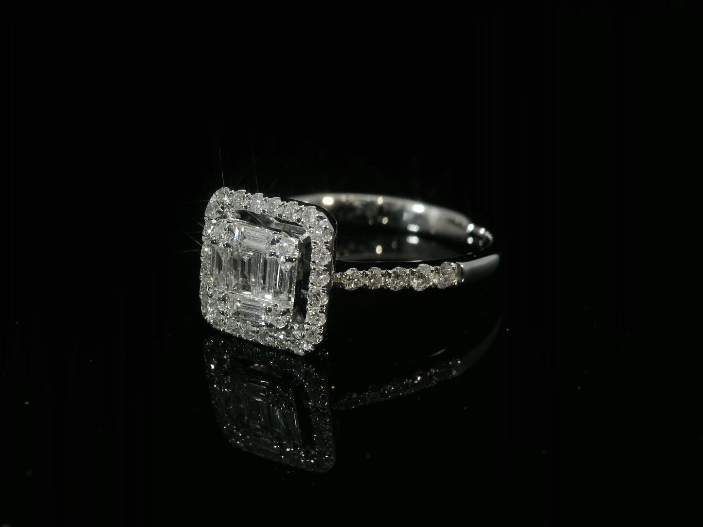 18K WHITE GOLD NATURAL DIAMOND RING 0.57CT