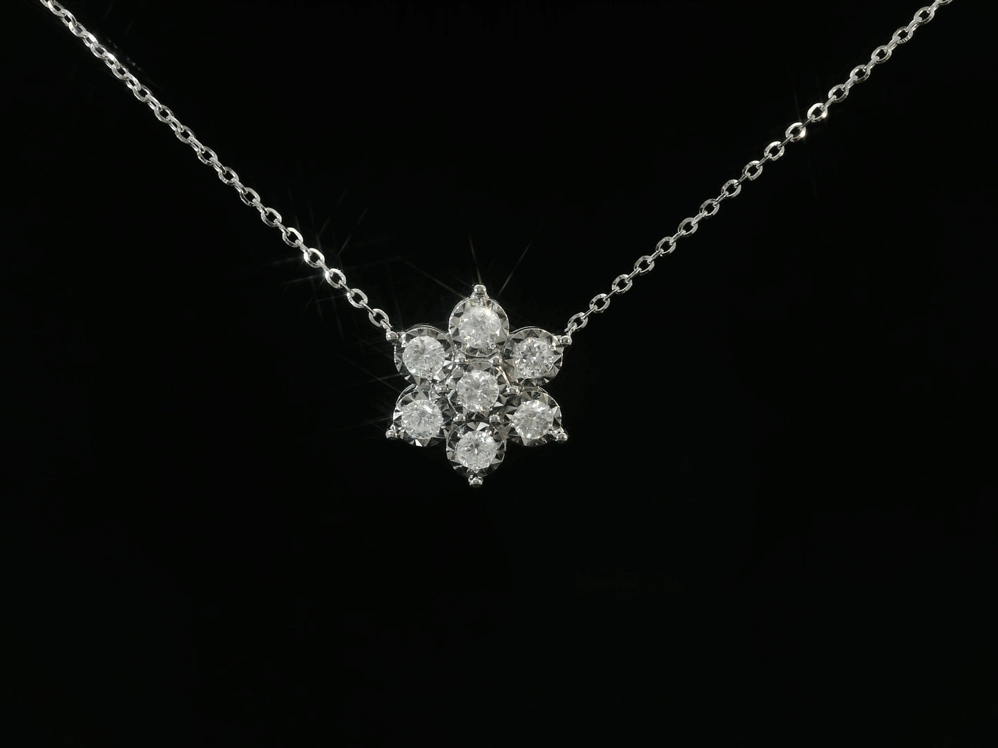 14K WHITE GOLD FLORAL DIAMOND NECKLACE