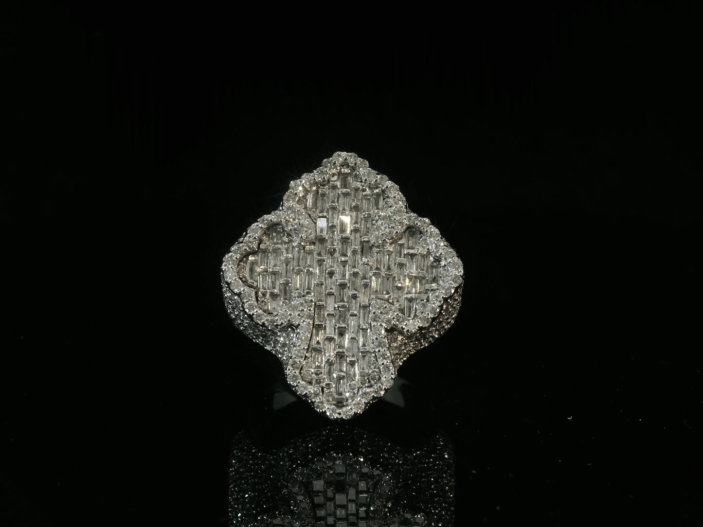 10K WHITE GOLD & DIAMONDS CROSS RING 3.56CT OF DIAMONDS