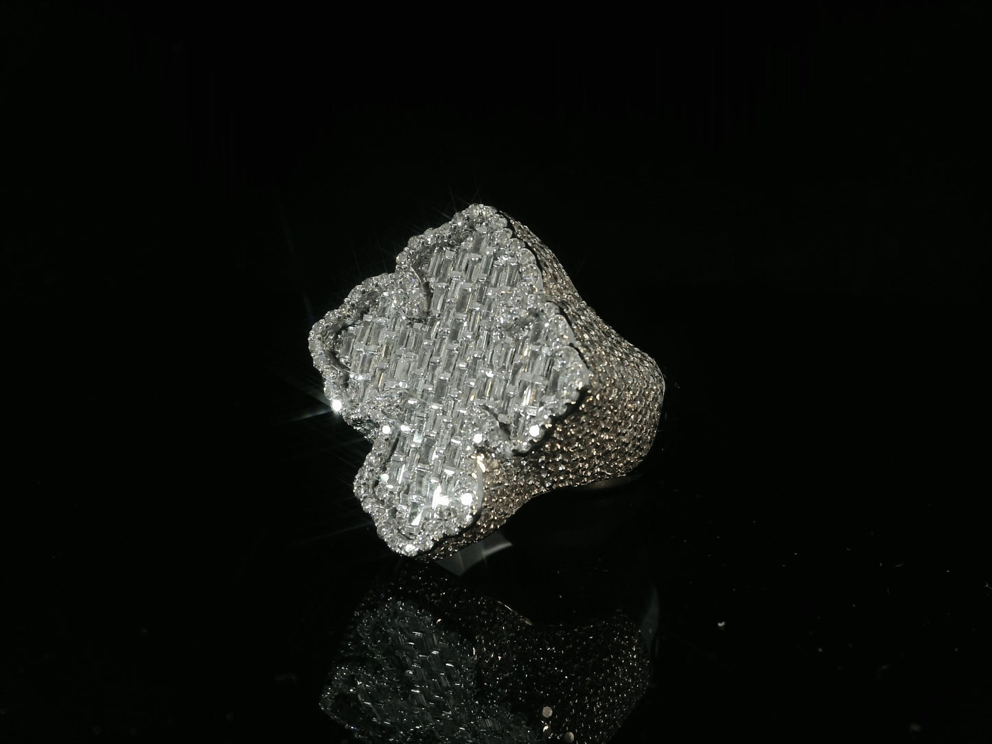 10K WHITE GOLD & DIAMONDS CROSS RING 3.56CT OF DIAMONDS