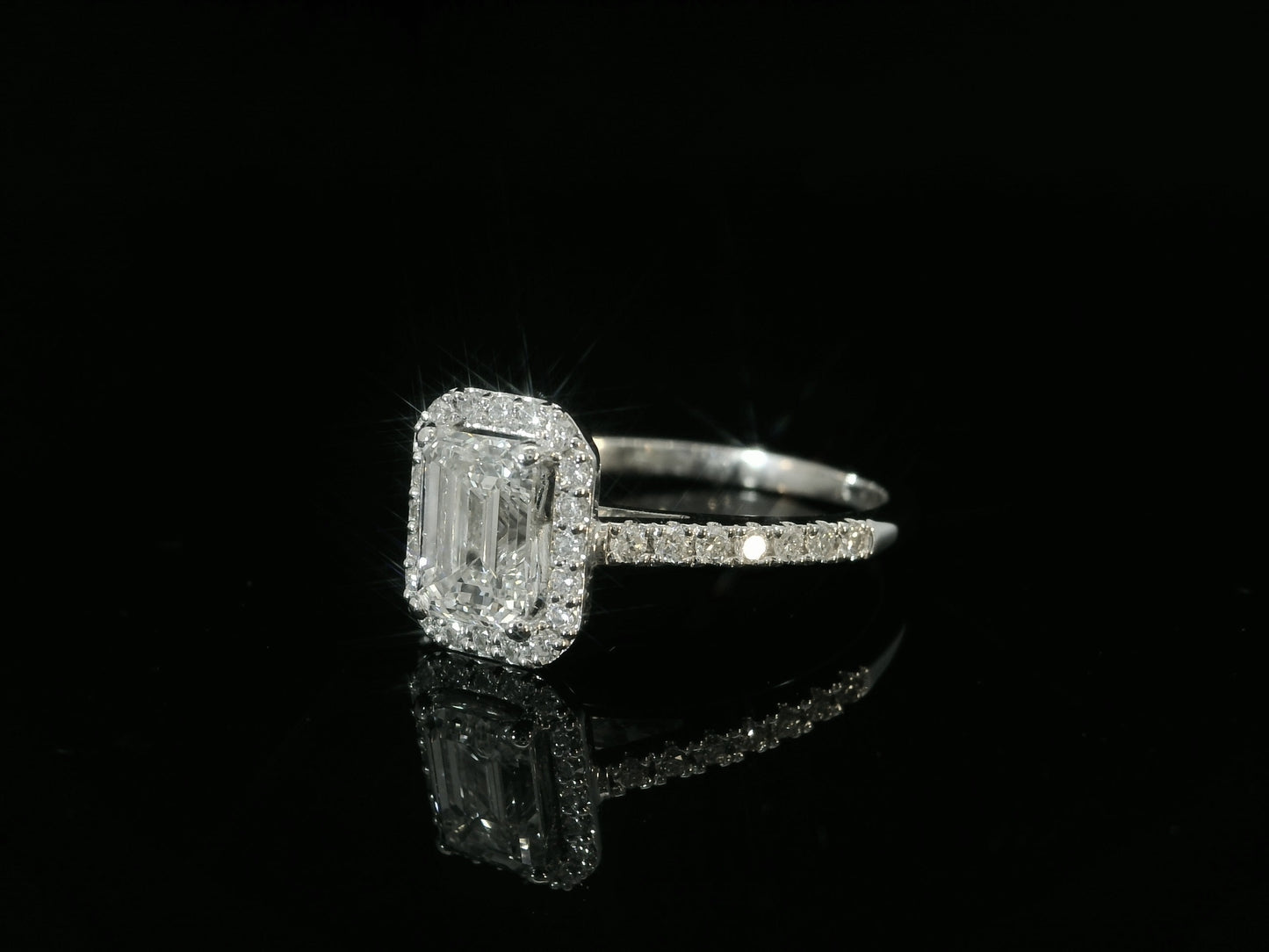 14K WHITE GOLD LAB DIAMOND EMERALD CUT HALO ENGAGEMENT RING 1.40CT