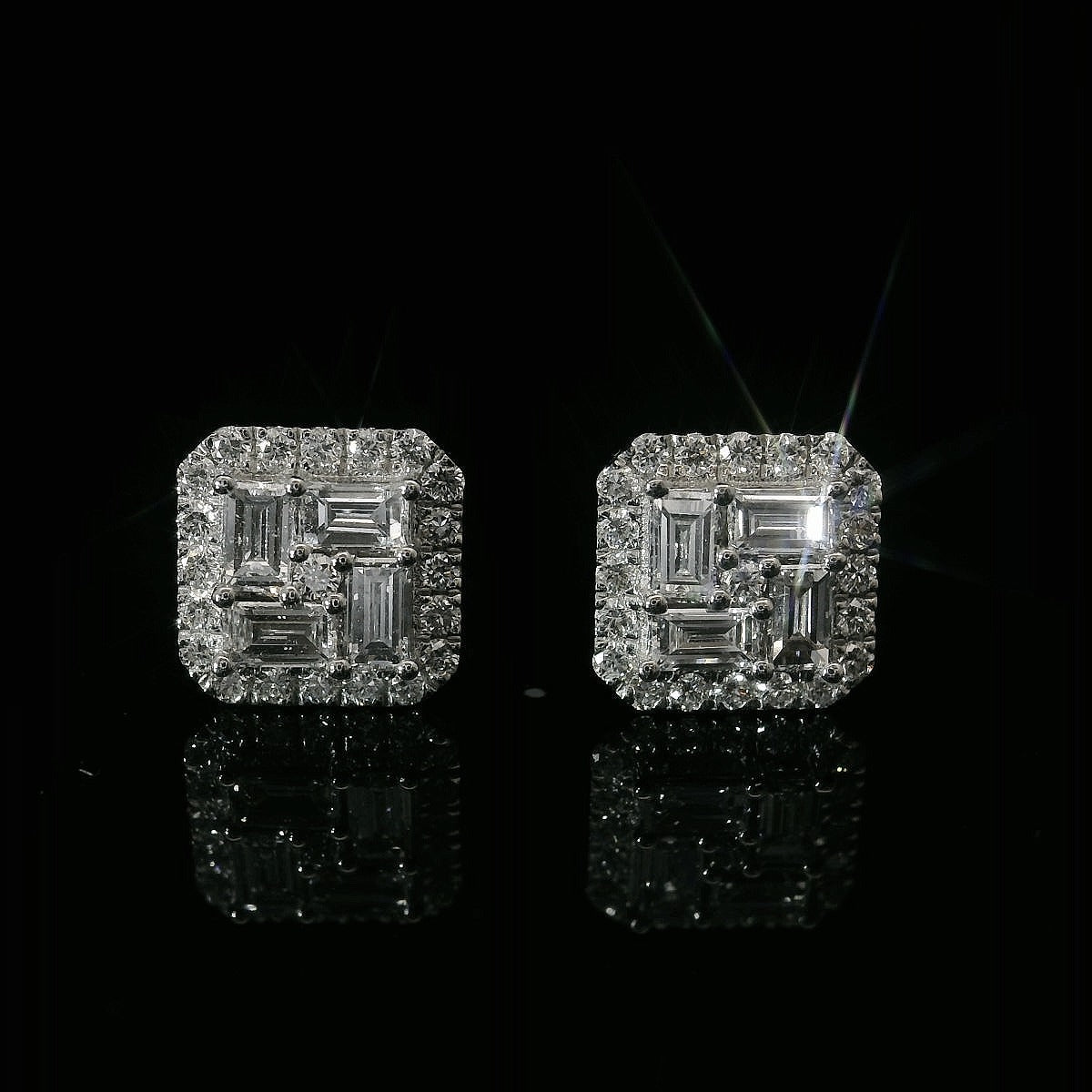 PENDIENTES DE ORO BLANCO DE 14 K CON DIAMANTES REDONDOS DE TAMAÑO BAGUETTE Y VVS F+