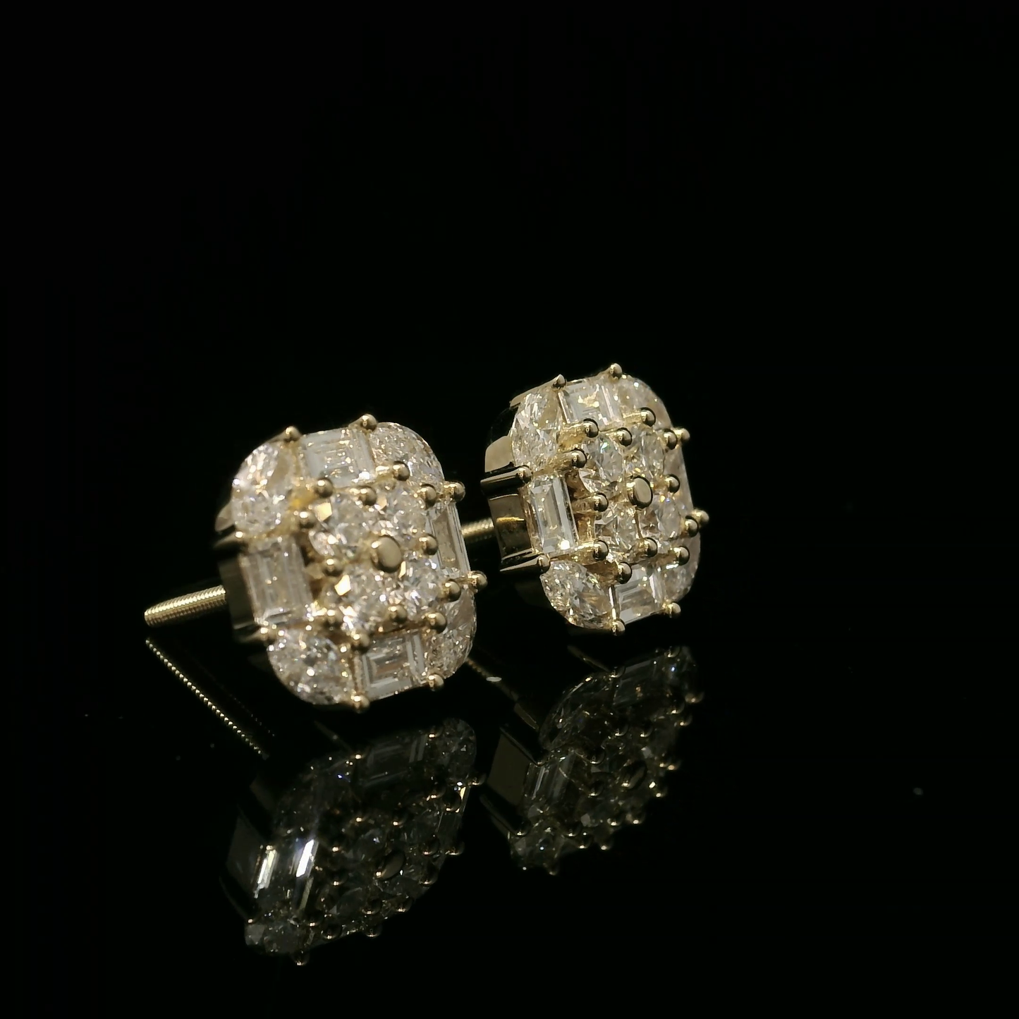 PENDIENTES DE ORO AMARILLO DE 14 K CON DIAMANTES REDONDOS, BAGUETTES Y MARQUESA
