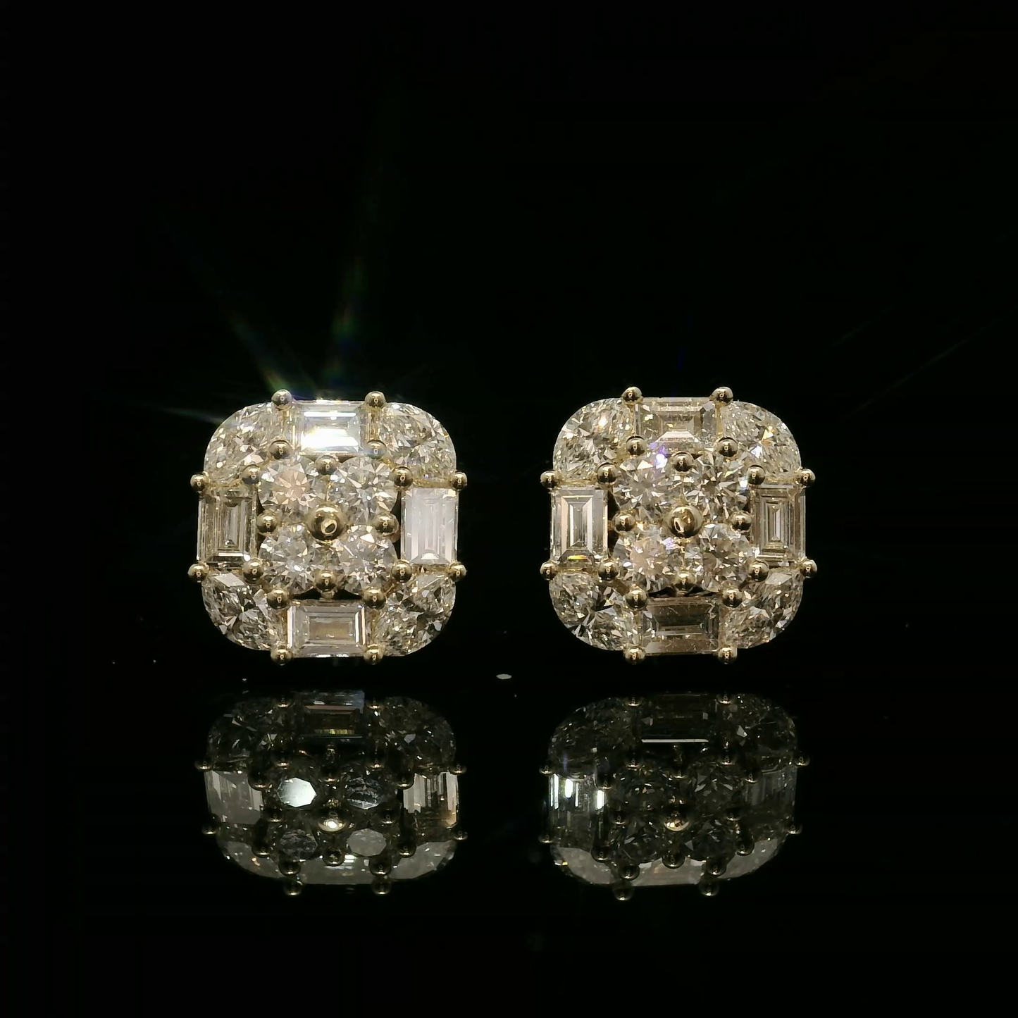 PENDIENTES DE ORO AMARILLO DE 14 K CON DIAMANTES REDONDOS, BAGUETTES Y MARQUESA