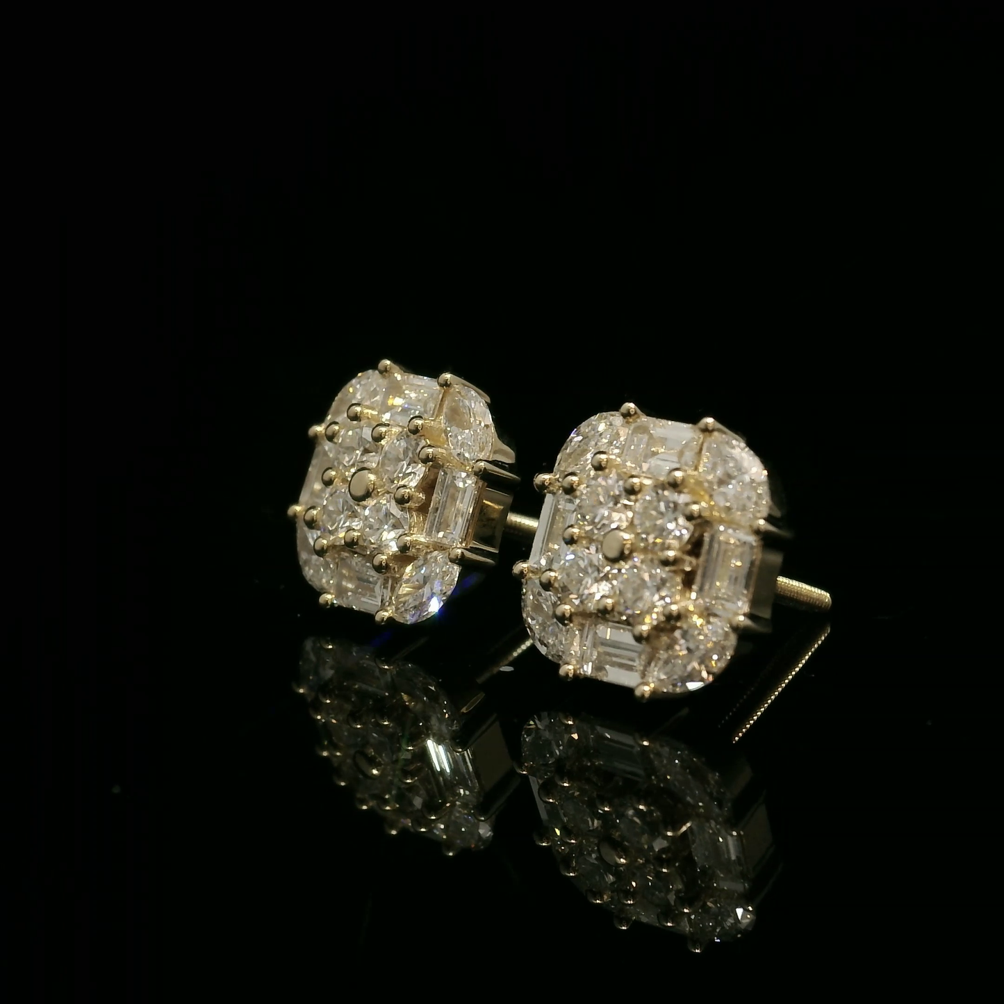 PENDIENTES DE ORO AMARILLO DE 14 K CON DIAMANTES REDONDOS, BAGUETTES Y MARQUESA