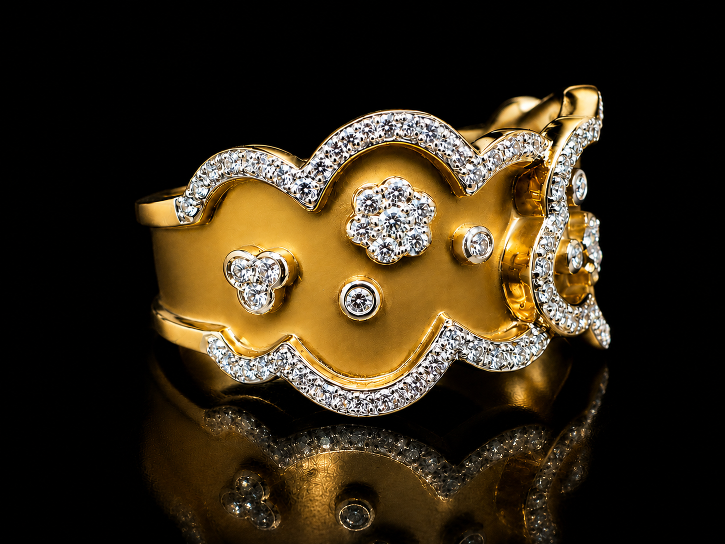 18K Yellow Gold Floral Diamond Band