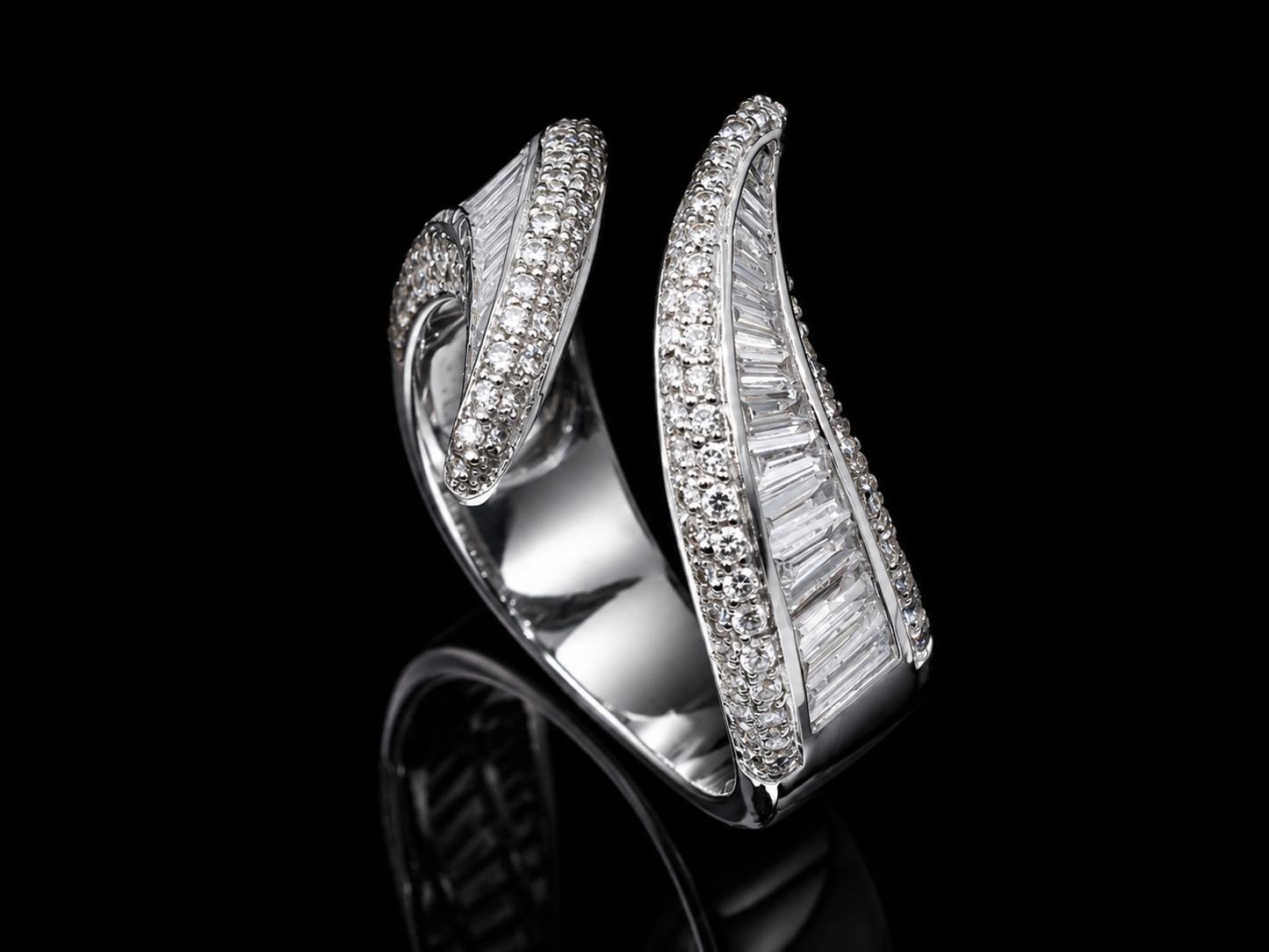 18K White Gold Natural Diamond Wave Ring
