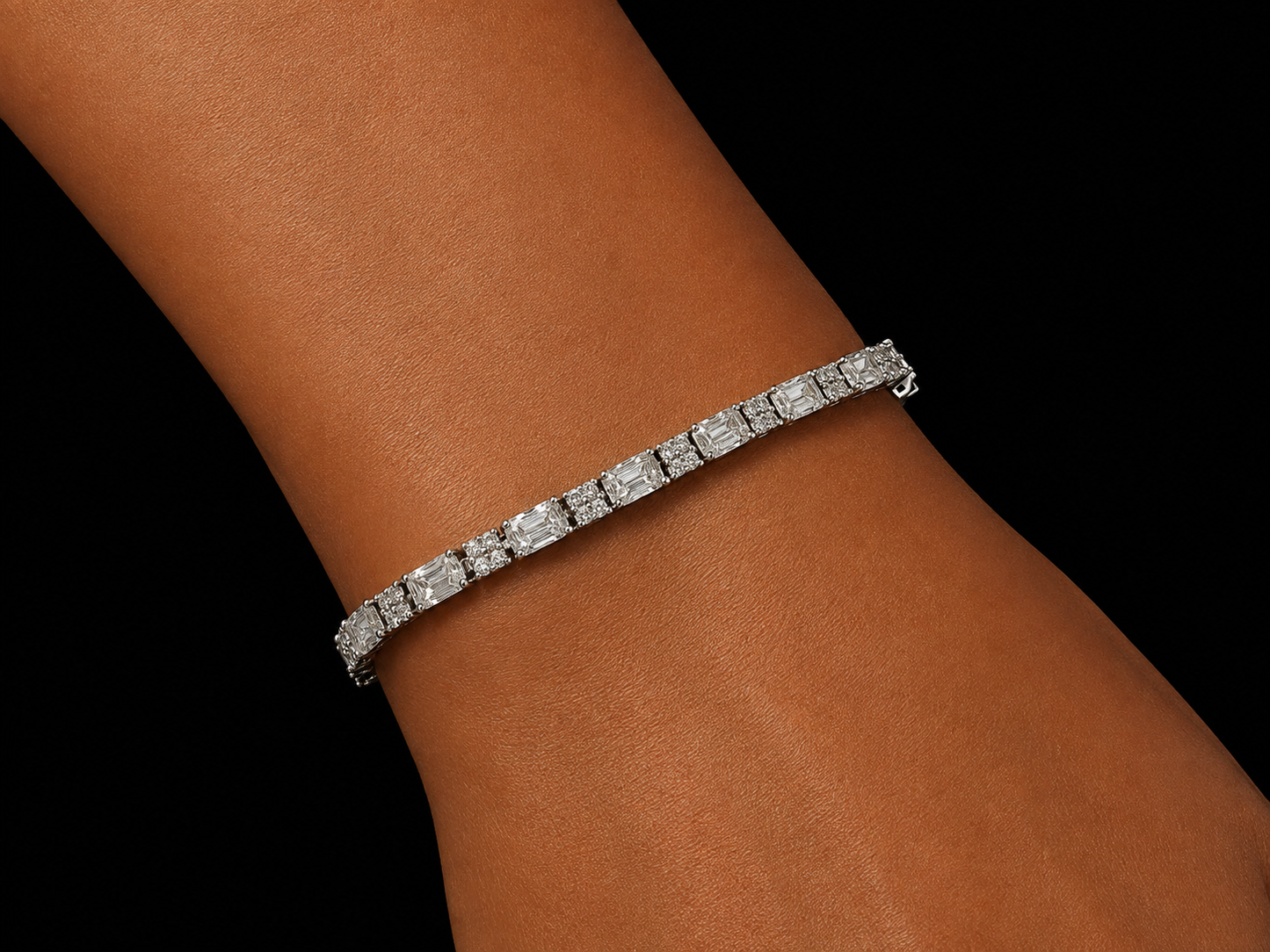 BRACELET EN OR JAUNE 14K AVEC 5 TRÈFLES DE DIAMANTS