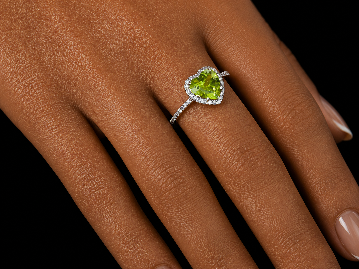 18K White Gold Heart Peridot &amp; Diamond Ring