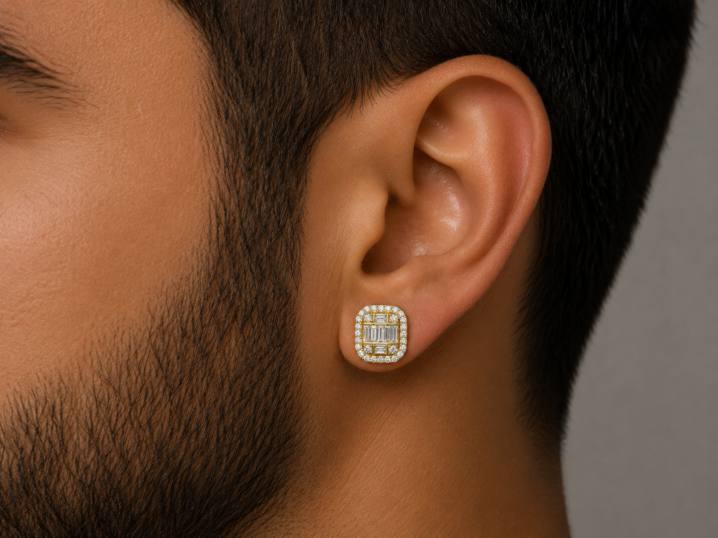 BOUCLES D'OREILLES EN OR JAUNE 18K RONDES ET BAGUETTES DIAMANTS