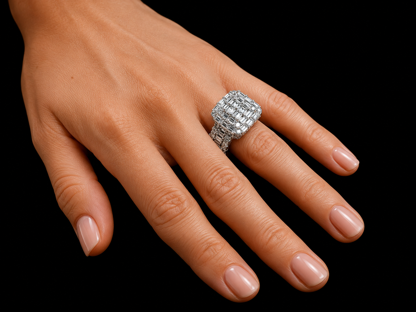 BANDA DE ORO BLANCO DE 10 K CON 6,40 CT DE DIAMANTES EN VVS F+