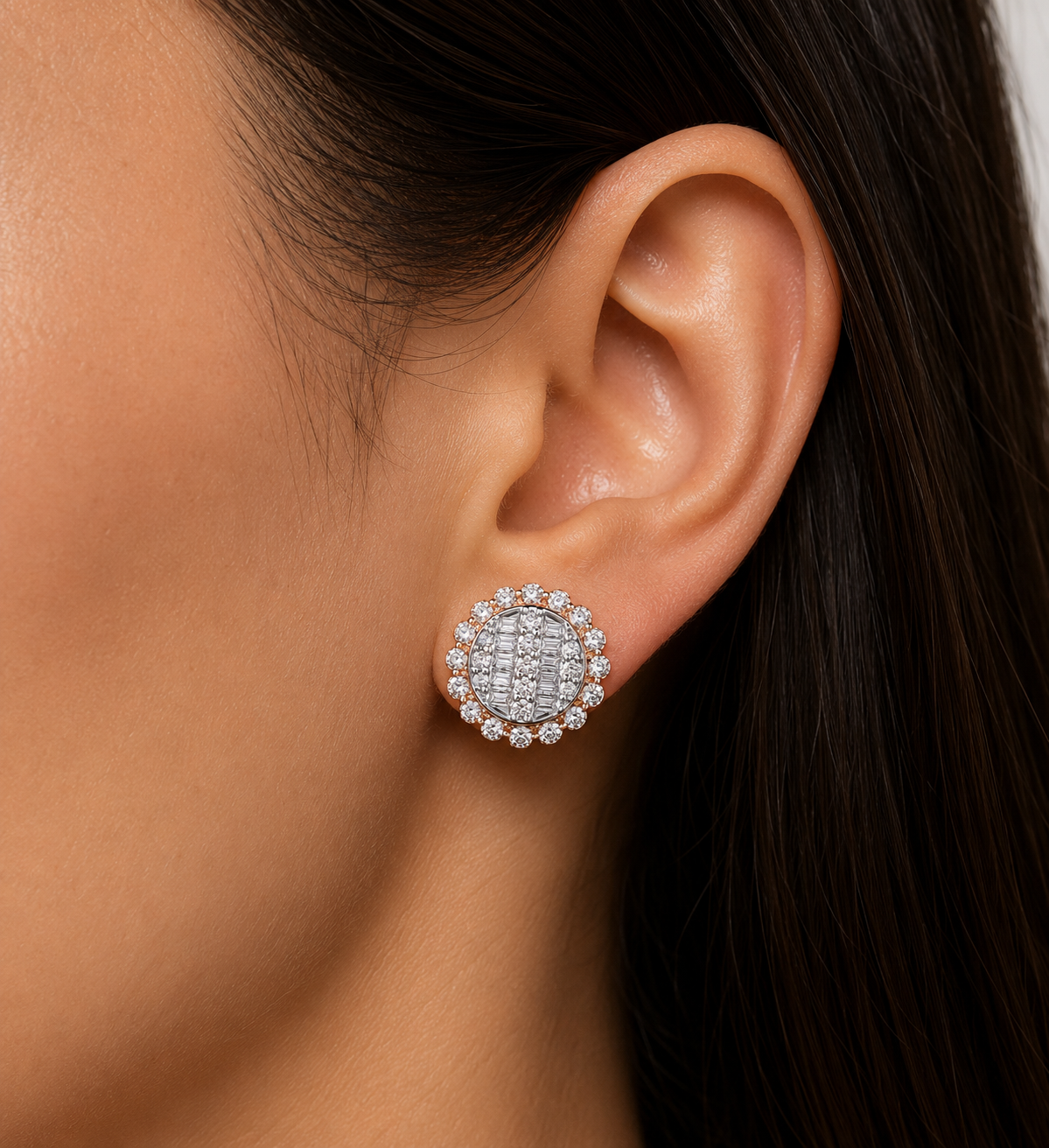 PENDIENTES DE ORO ROSA DE 10 K CON DIAMANTES REDONDOS Y DE TAMAÑO BAGUETTE DE 11 MM
