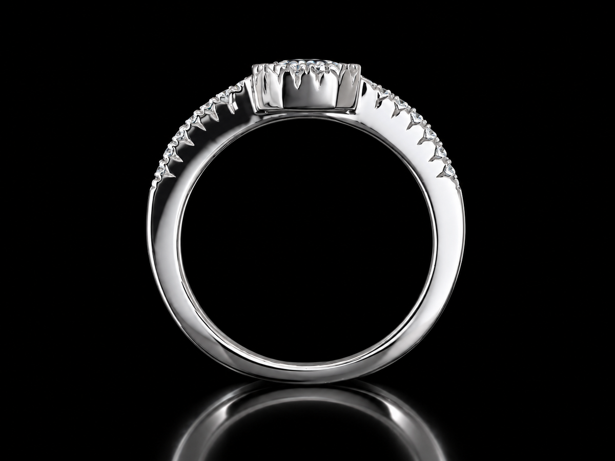 Natural Blue Sapphire and Diamond Halo 18kt white gold Ring