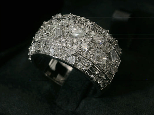 10K WHITE GOLD BAND 2.80CT OF DIAMONDS IN VVS F+