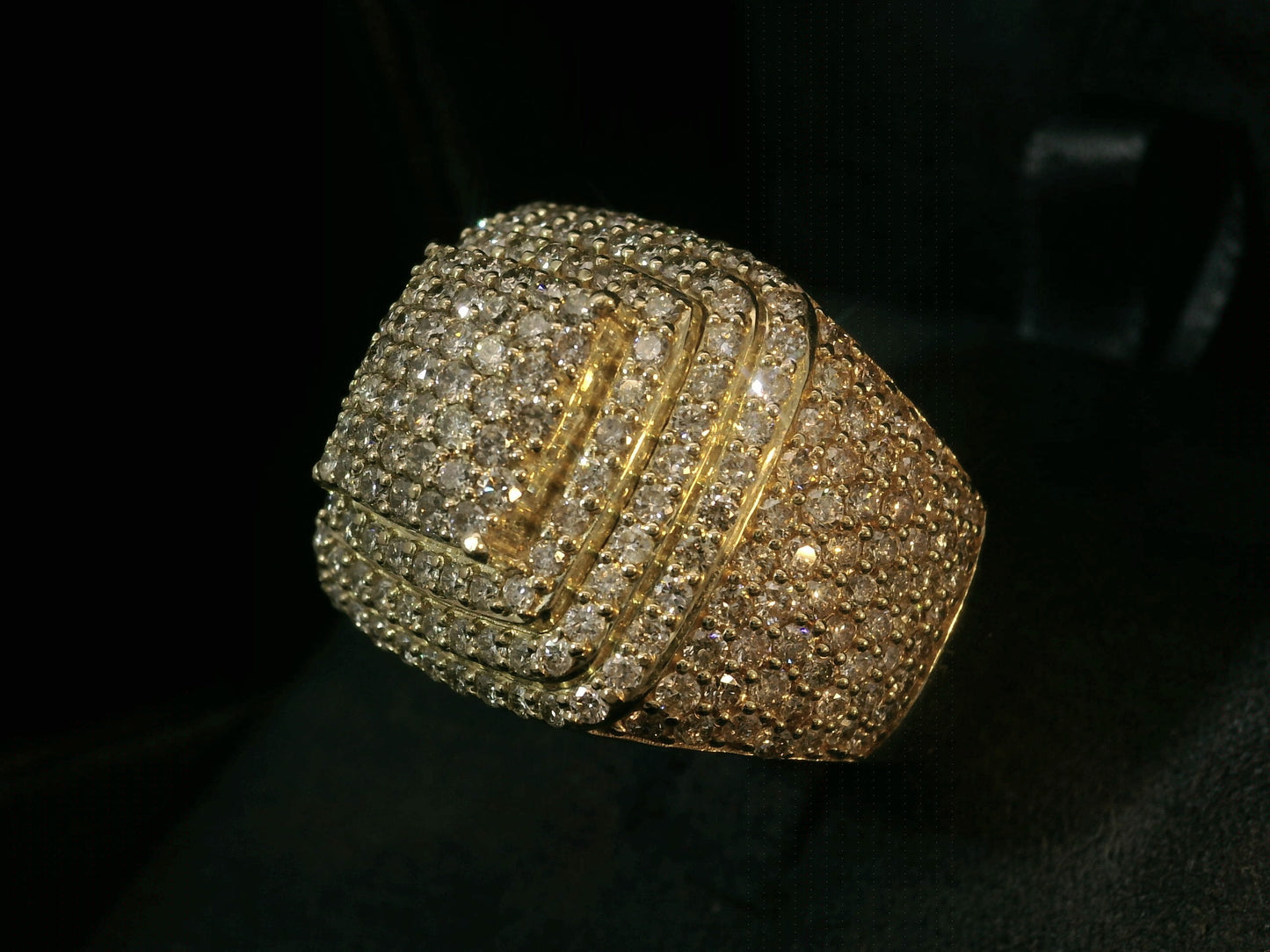 10K YELLOW GOLD RING 3.55CT OF DIAMONDS