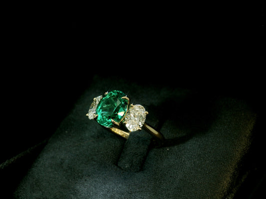 18K YELLOW GOLD LAB GREEN EMERALD EMERALD CUT AND OVAL DIAMONDS RING