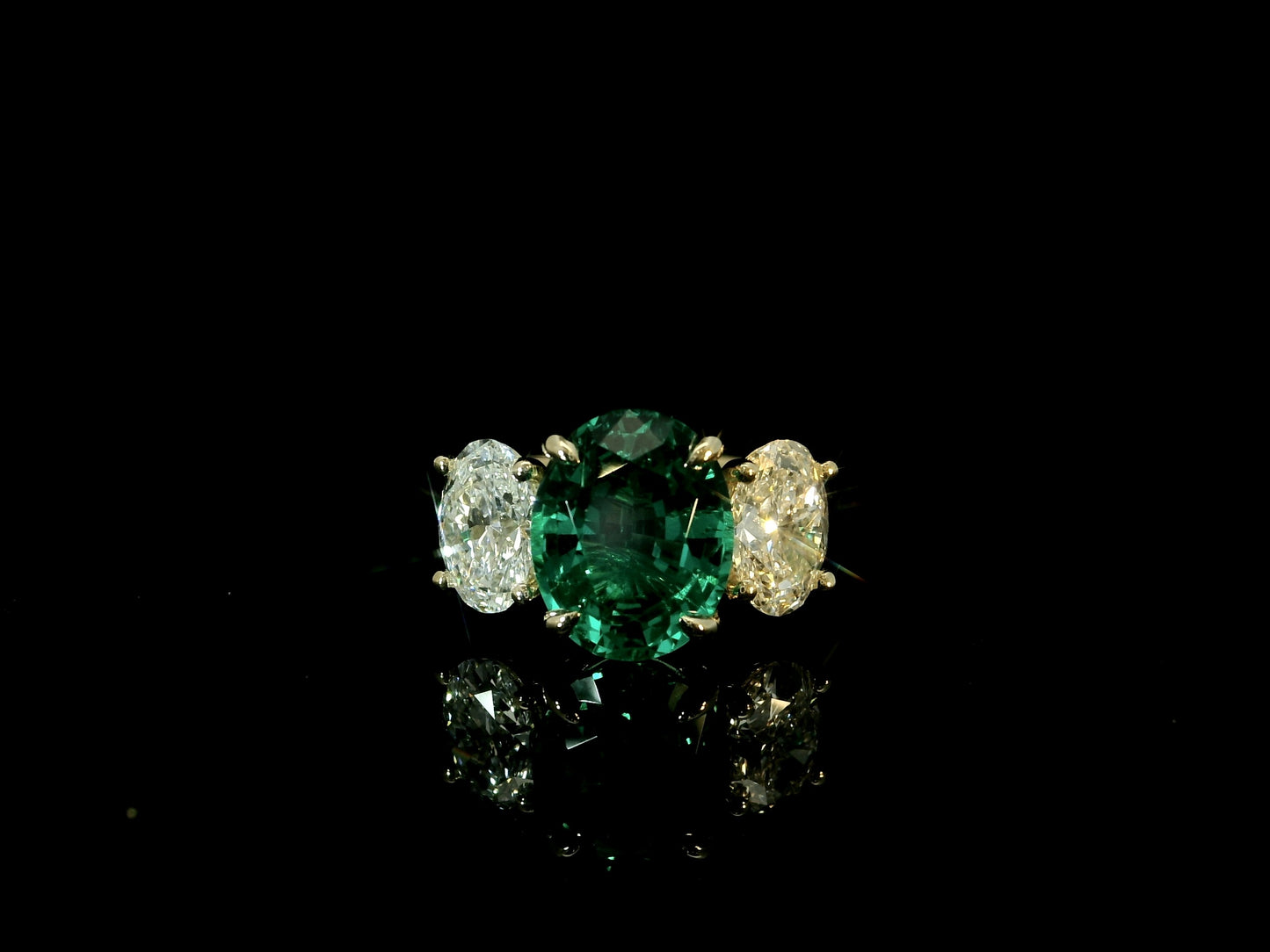 18K YELLOW GOLD LAB GREEN EMERALD EMERALD CUT AND OVAL DIAMONDS RING